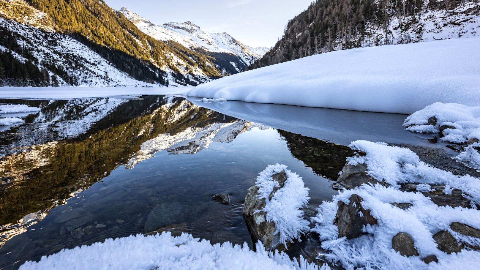 Schneegriesel, teils gefrierender Sprühregen