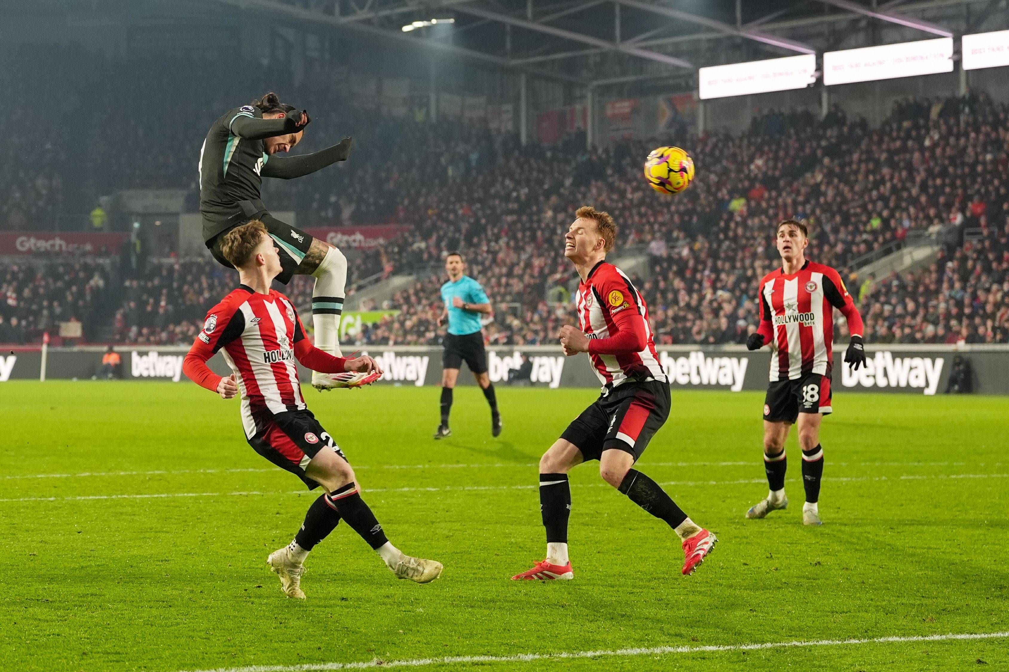 Darwin Nunez schießt Liverpool spät zum Sieg.
