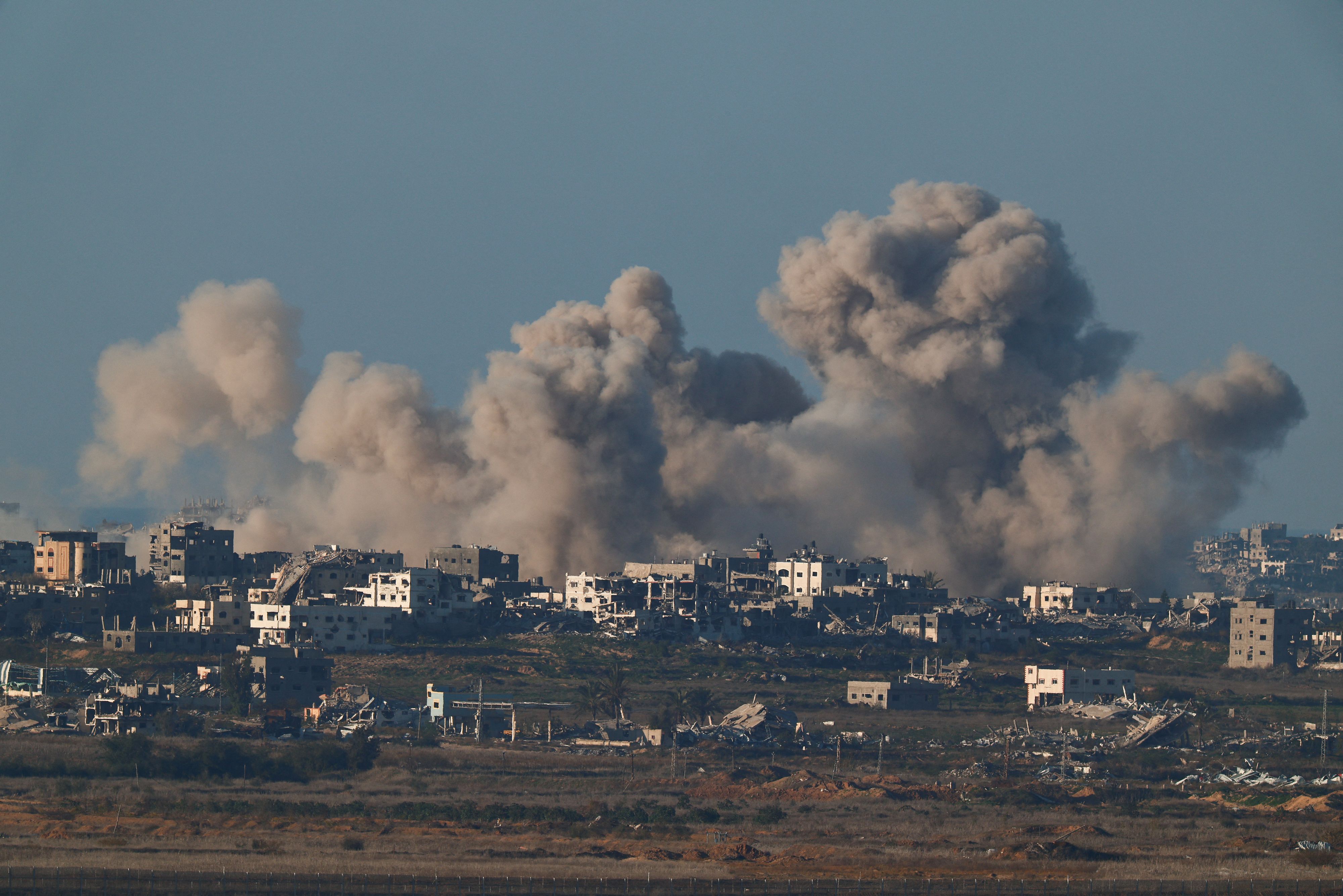 Einwohner im Gazastreifen seien aufgerufen, äußerste Vorsicht walten zu lassen und auf Anweisungen von offiziellen Stellen zu warten. 