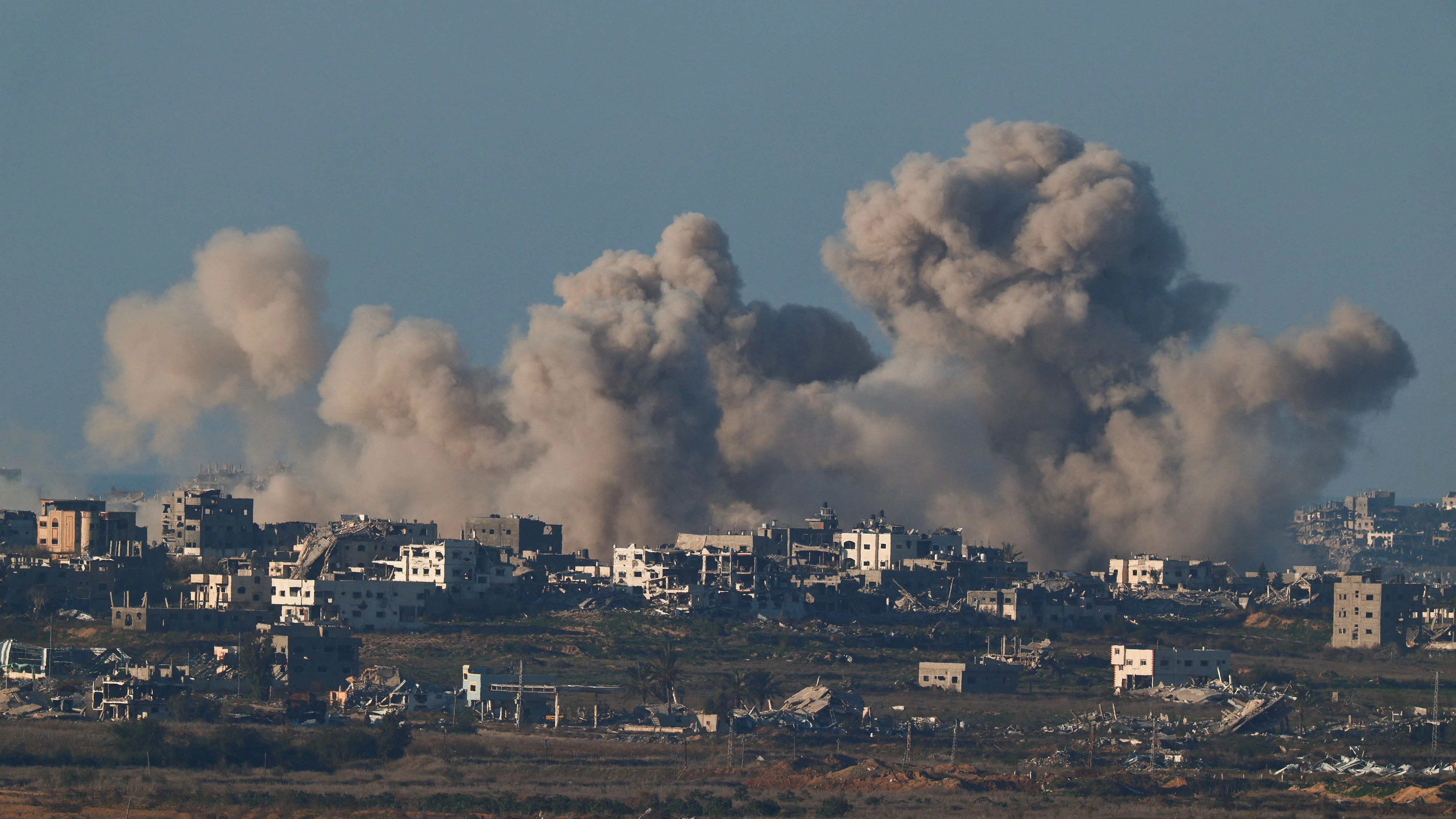 Einwohner im Gazastreifen seien aufgerufen, äußerste Vorsicht walten zu lassen und auf Anweisungen von offiziellen Stellen zu warten. 