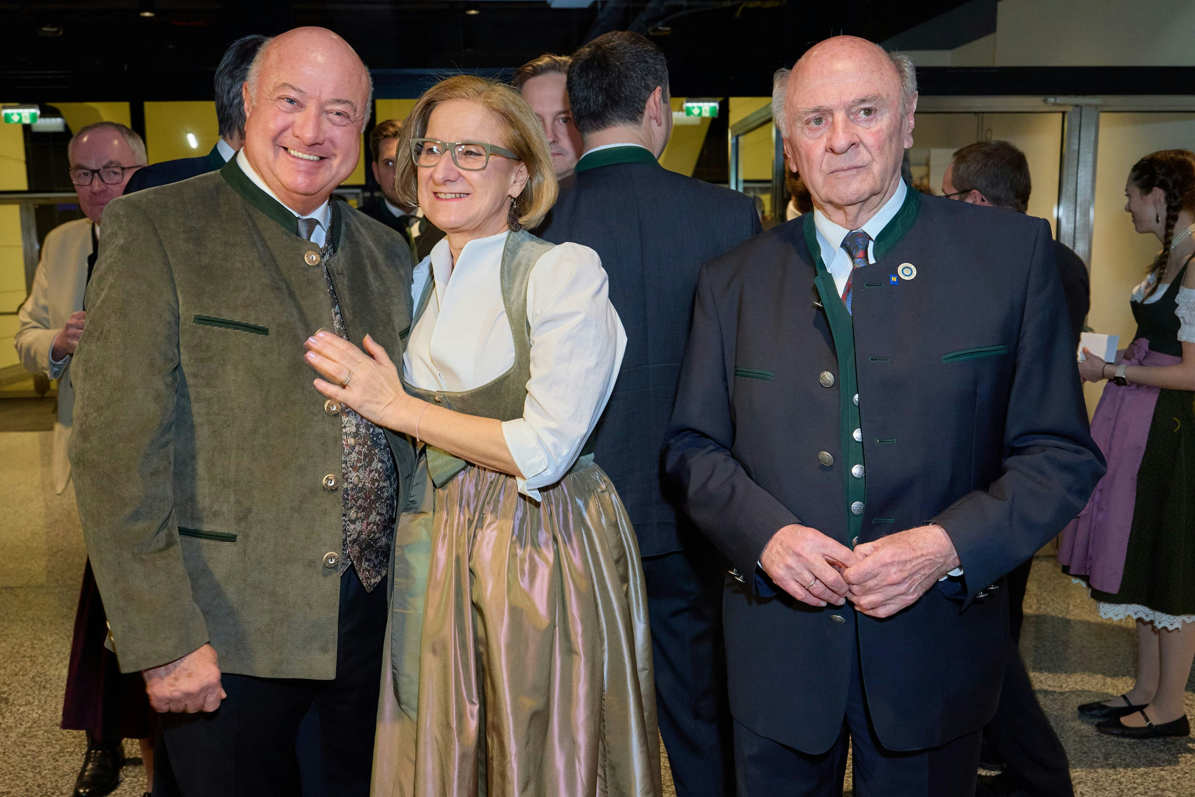 "Du sollst keine anderen Götter haben neben mir": Christian Stocker, Johanna Mikl-Leitner, Erwin Pröll am Niederösterreichischen Bauernbundball 