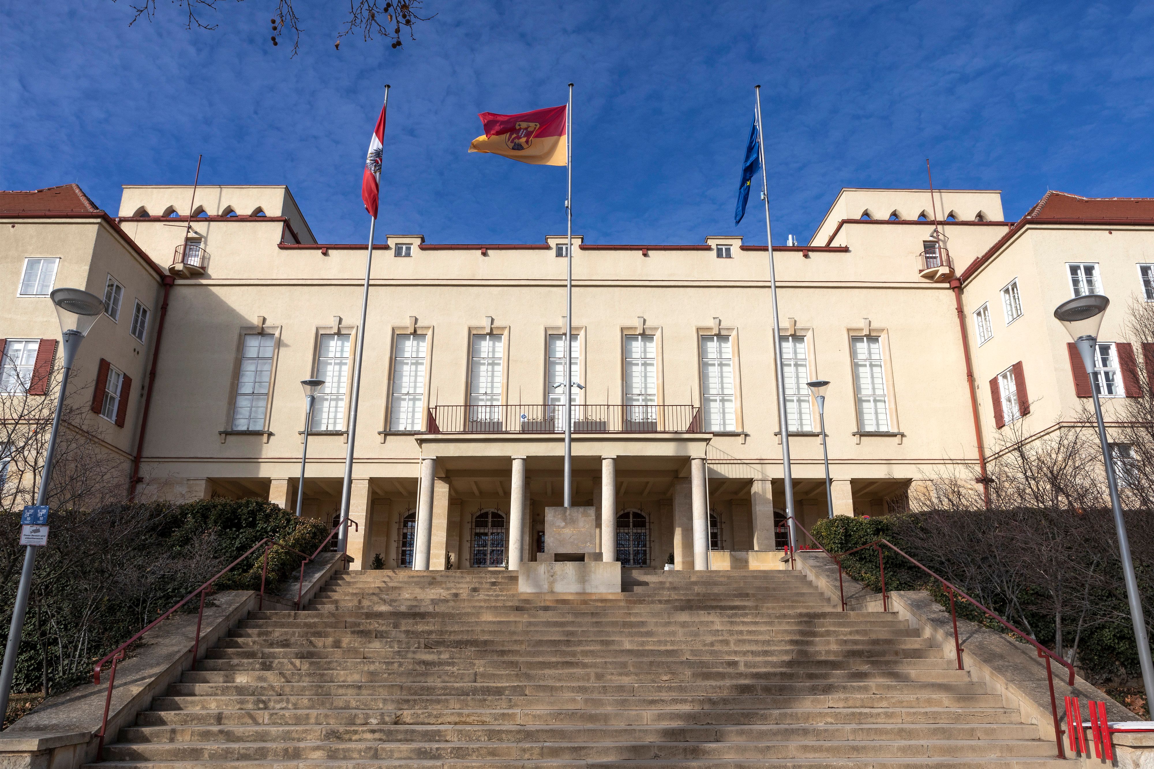 Burgenländischer Landtag und Amt der burgenländischen Landesregierung in Eisenstadt