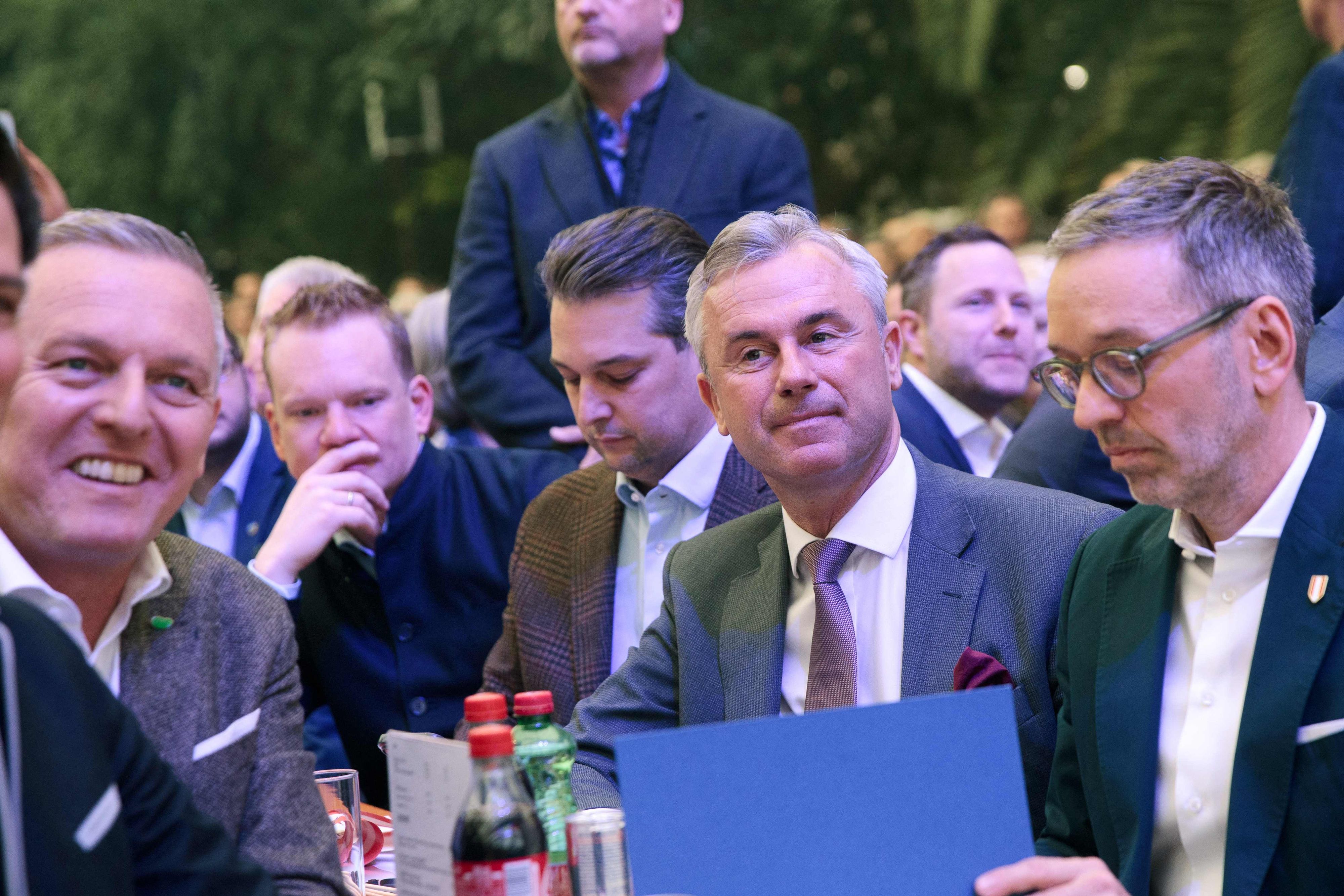 FPÖ-Spitzenkandidat Norbert Hofer mit FPÖ-Chef Herbert Kickl, FPÖ-Wien-Obmann Dominik Nepp und dem steirischen Landeshauptmann Mario Kunasek.