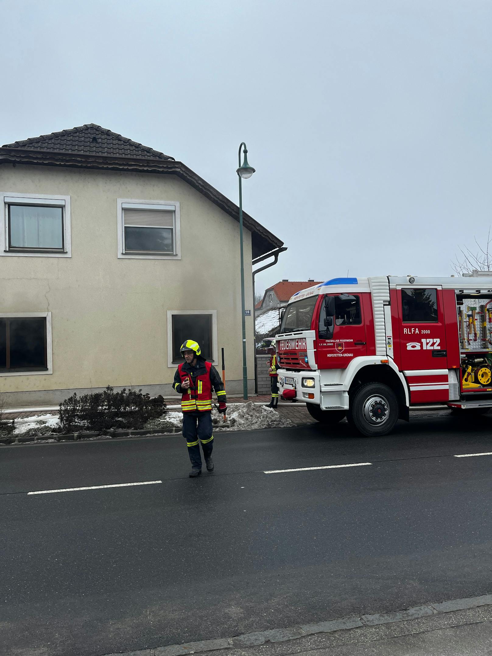 Zimmerbrand: Mehrere Feuerwehren in NÖ im Einsatz