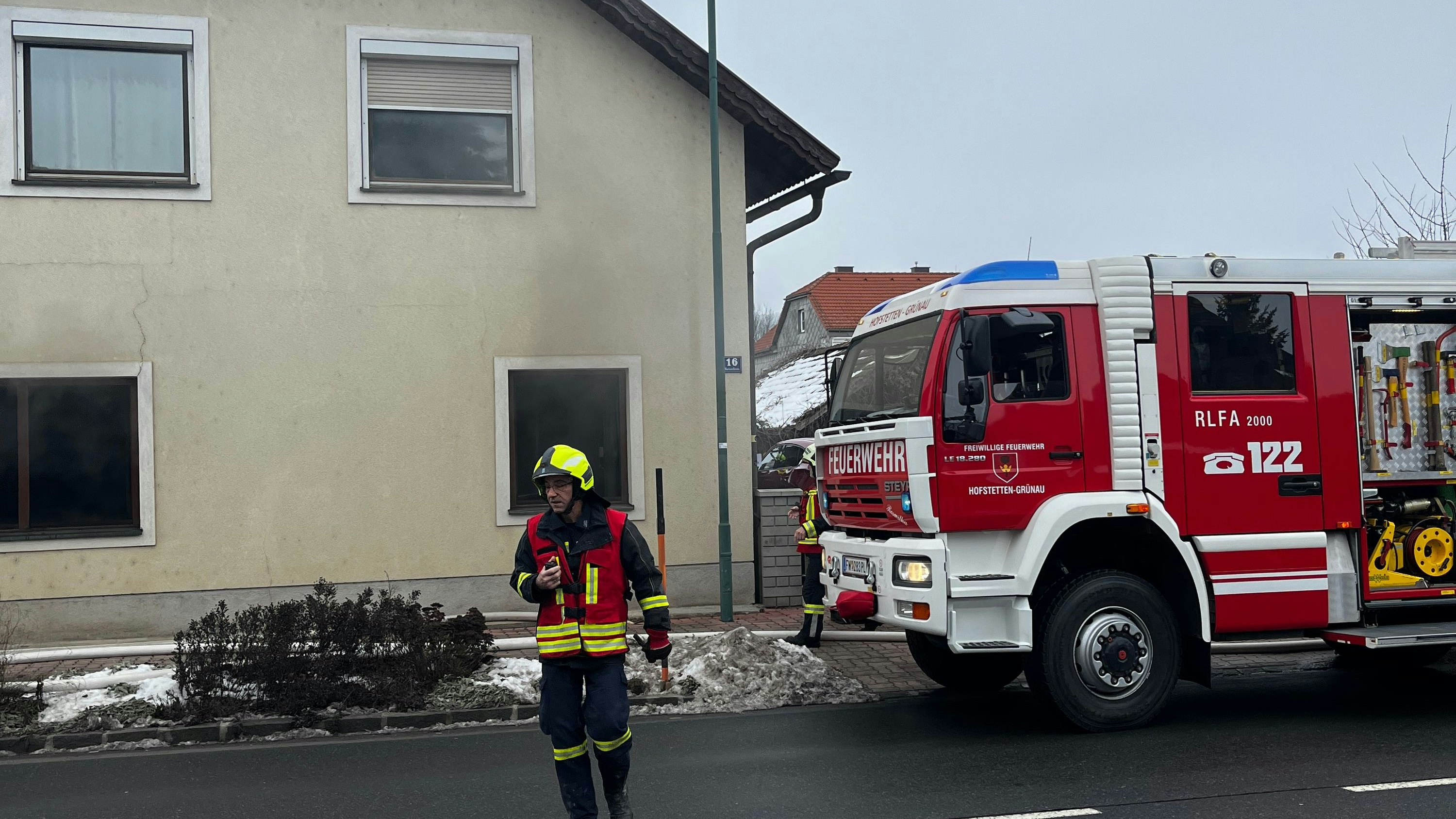 Zimmerbrand: Mehrere Feuerwehren in NÖ im Einsatz