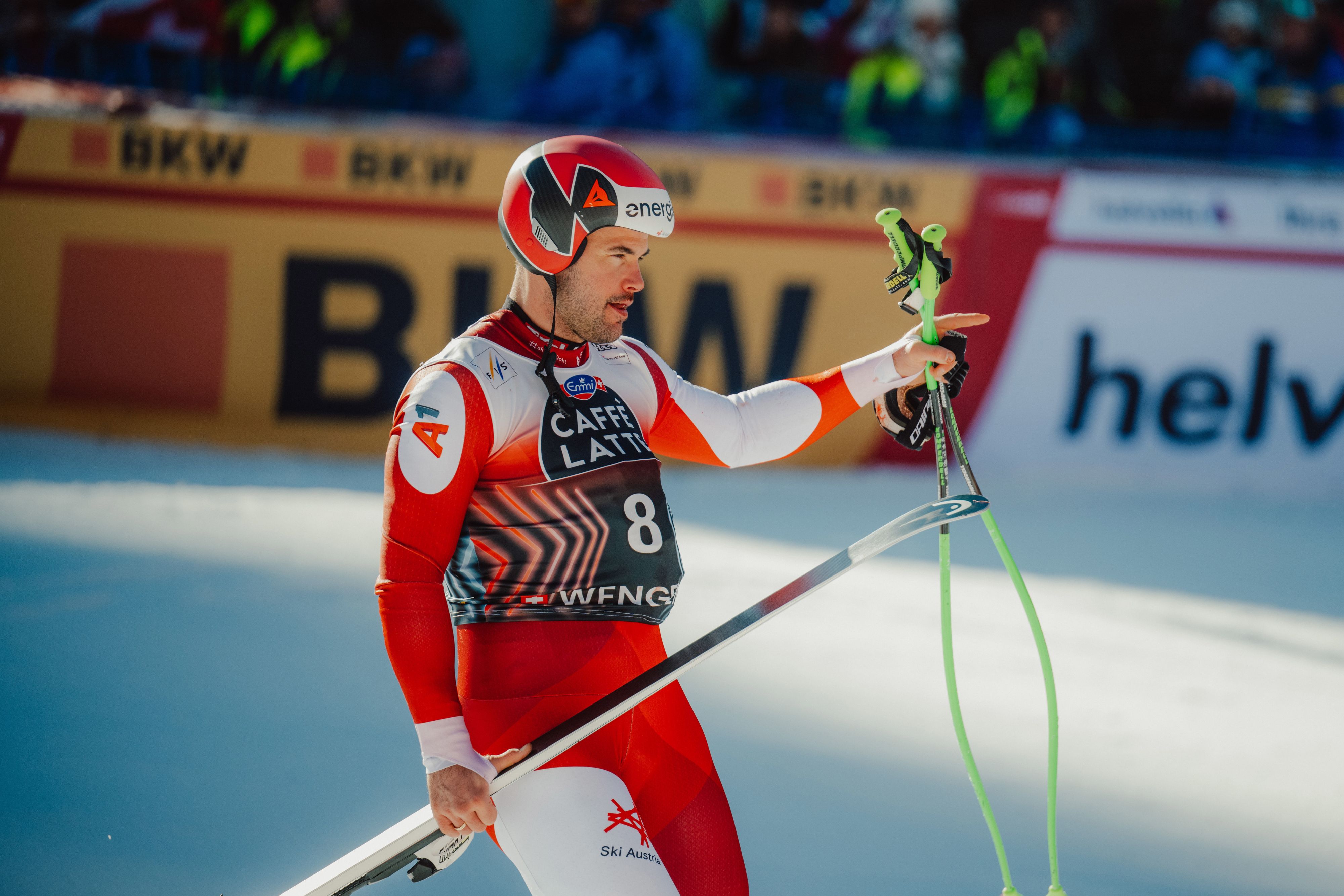 Vincent Kriechmayr ist nach seinem Sturz am Knie verletzt.