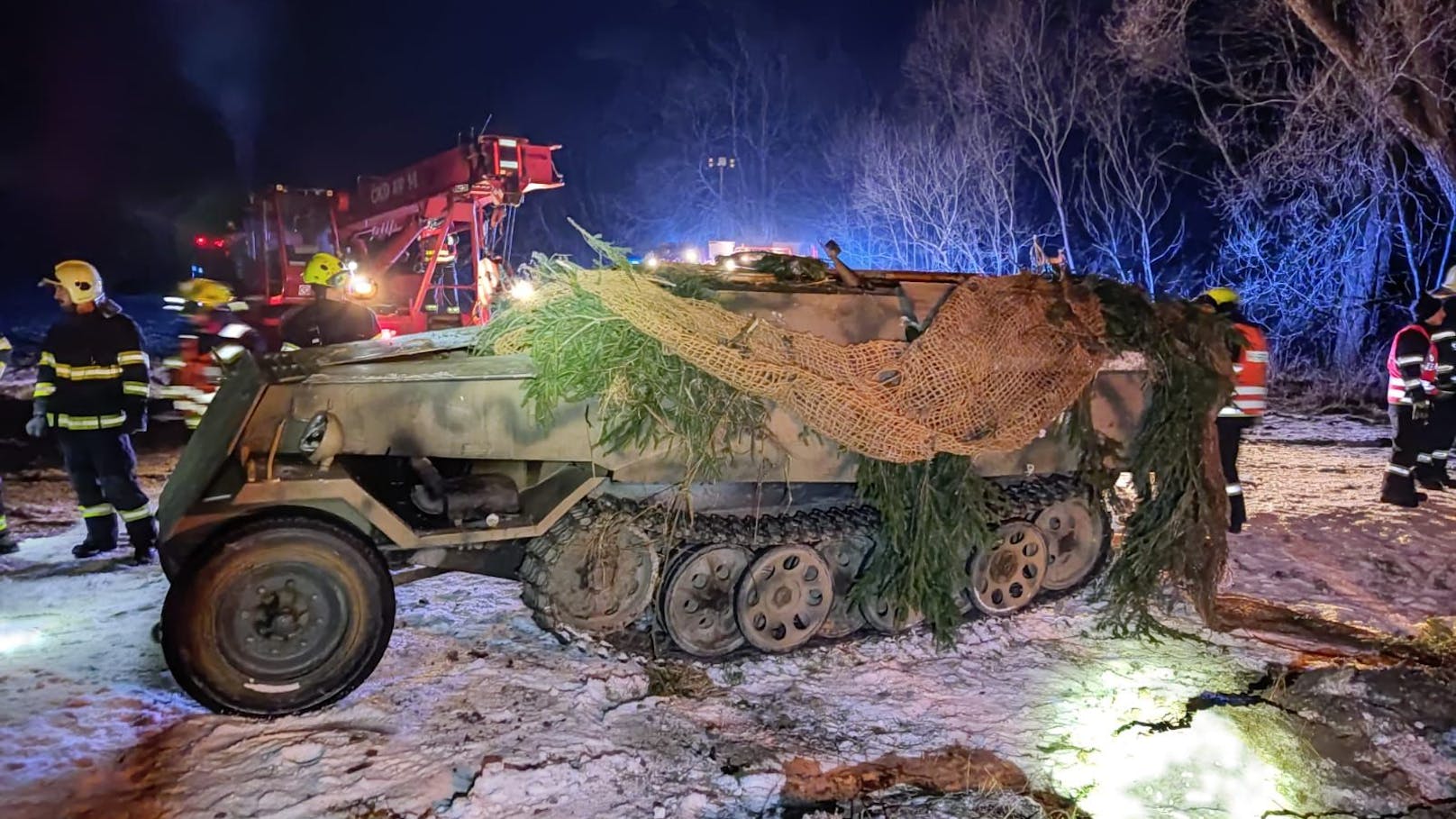 Das Panzerfahrzeug wurde bei dem Unfall schwer beschädigt.