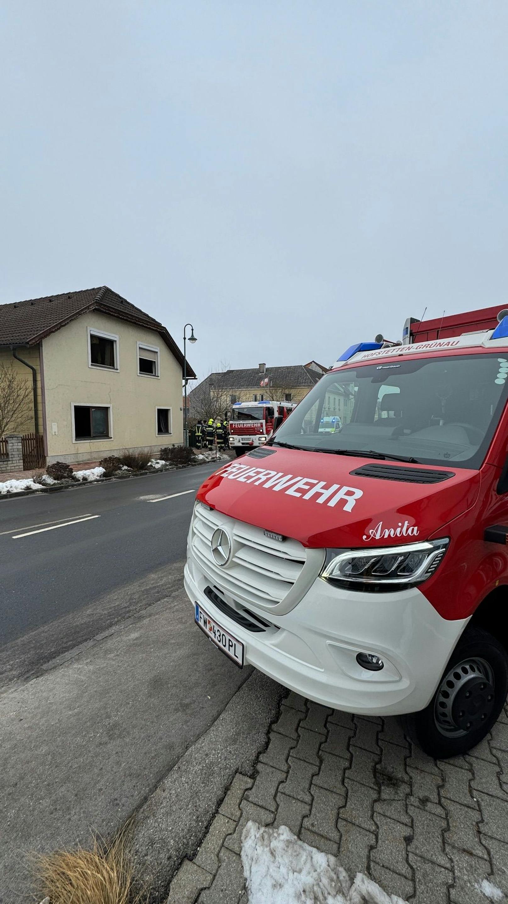 Zimmerbrand: Mehrere Feuerwehren in NÖ im Einsatz