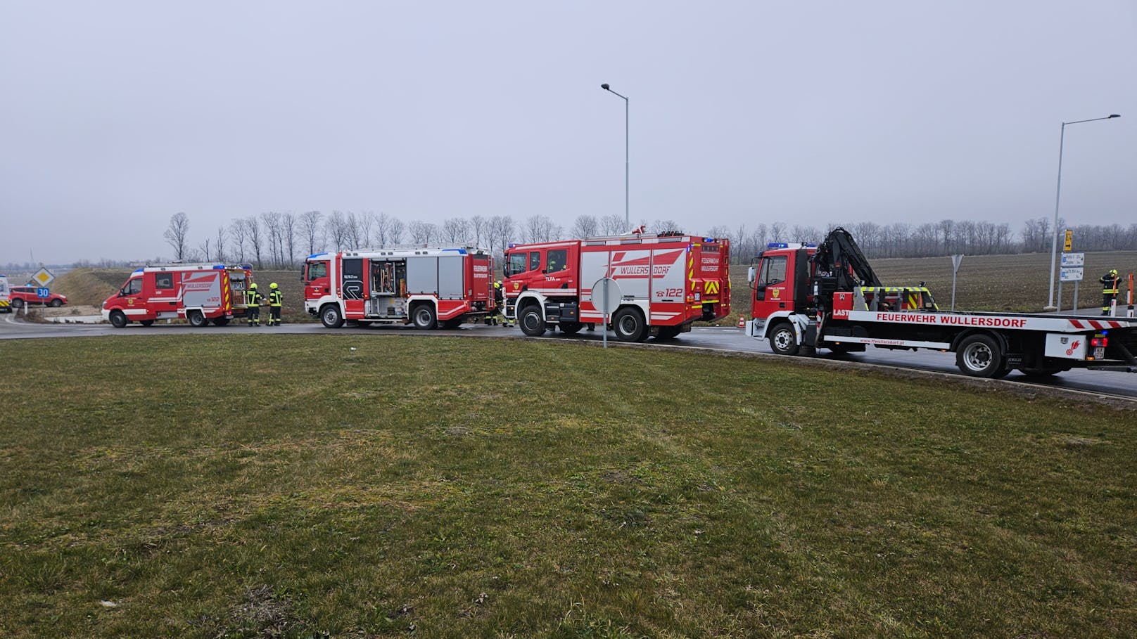 Schwerer Unfall beim Kreisverkehr am Ende der S3 bei Guntersdorf 