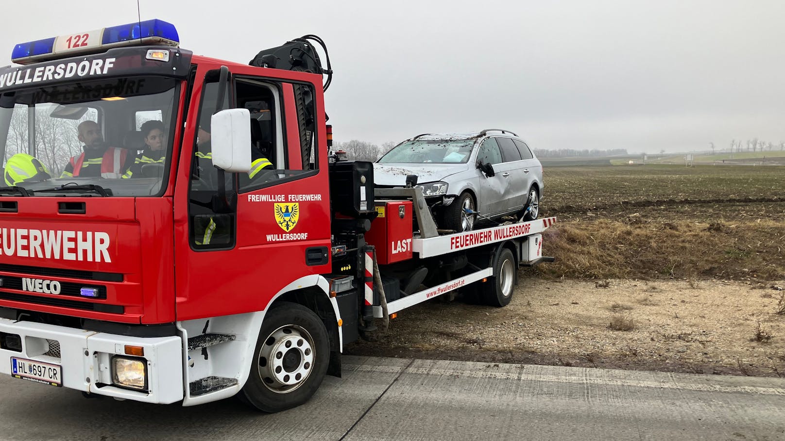 Schwerer Unfall beim Kreisverkehr am Ende der S3 bei Guntersdorf 