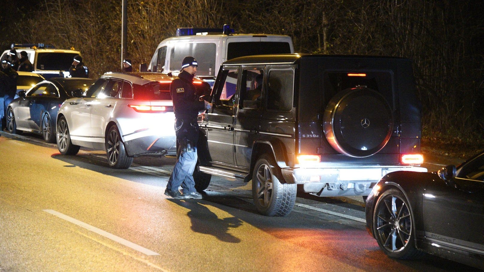 Hochzeitsgäste feuerten mehrere Schüsse aus Auto ab