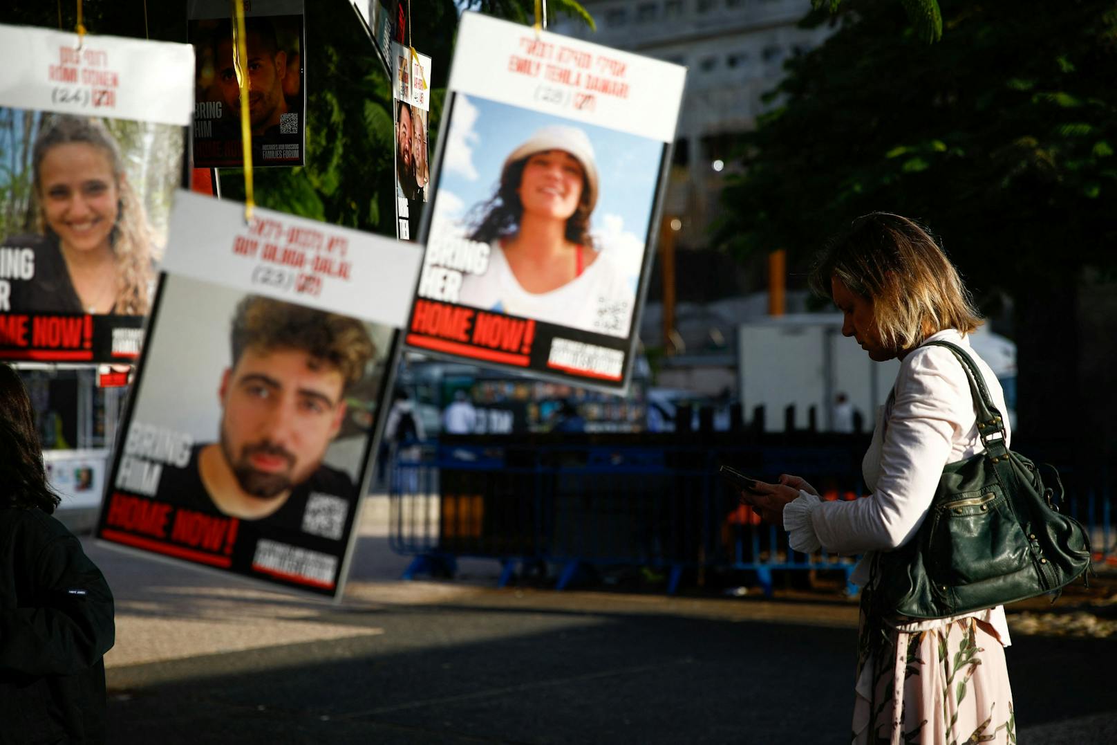 In Tel Aviv wird der Geiselaustausch erwartet.