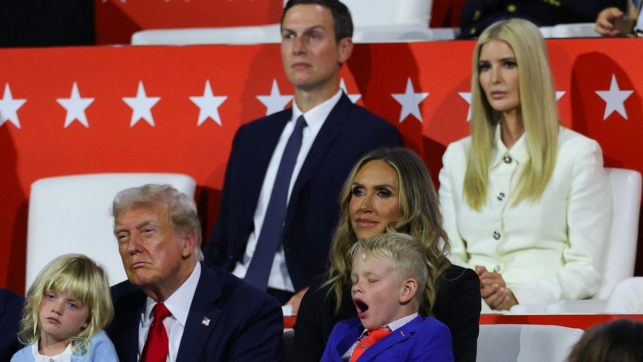 Ivanka Trump und Jared Kushner (hinten) beim Nominierungsparteitag der Republikaner in Milwaukee. Im Vordergrund Donald und Lara Trump mit deren Kindern Carolina und Eric Luke