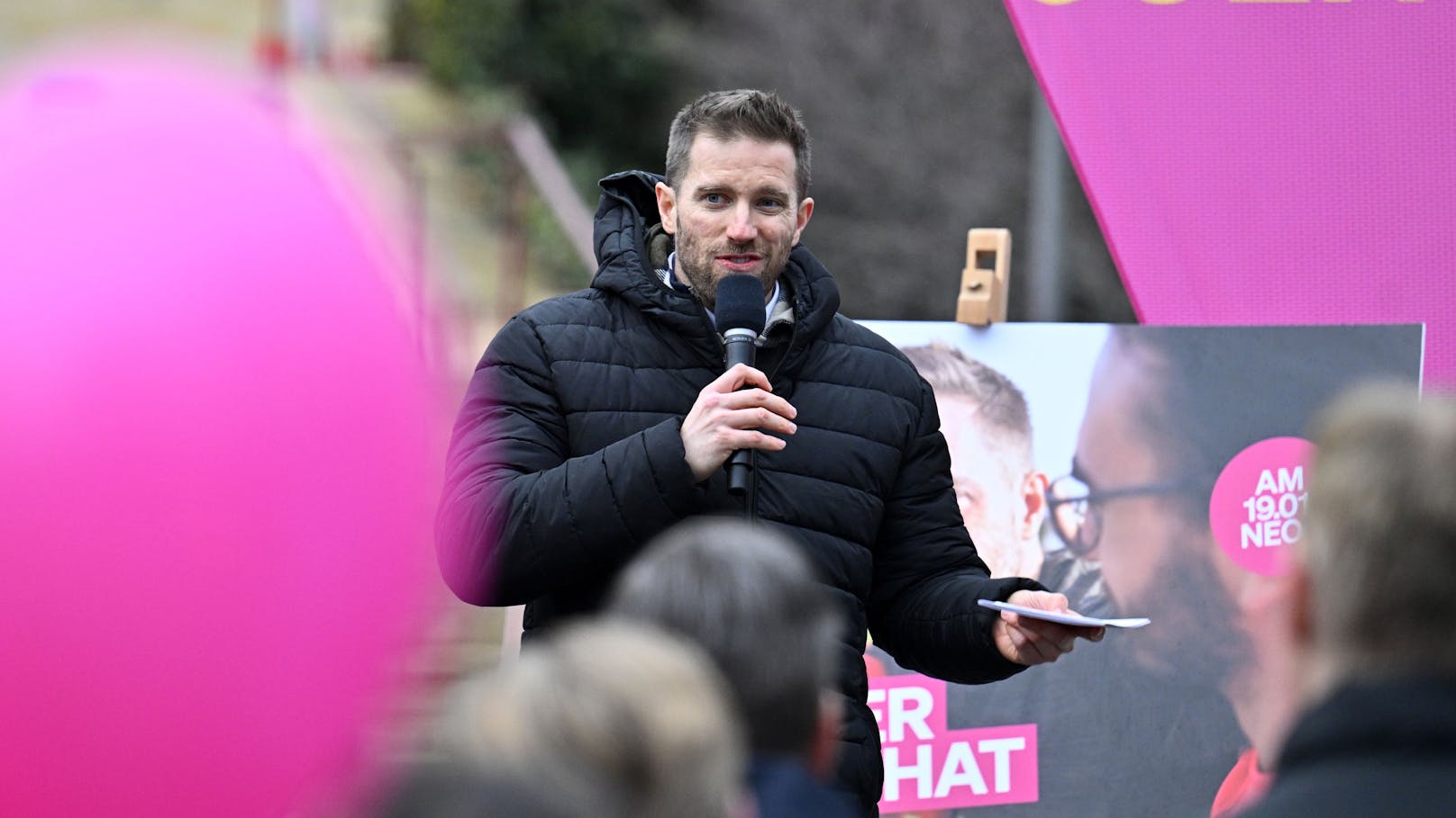 Weit abgeschlagen sind die NEOS unter Spitzenkandidat Christoph Schneider. Ein Einzug in den Landtag  gilt als unwahrscheinlich.