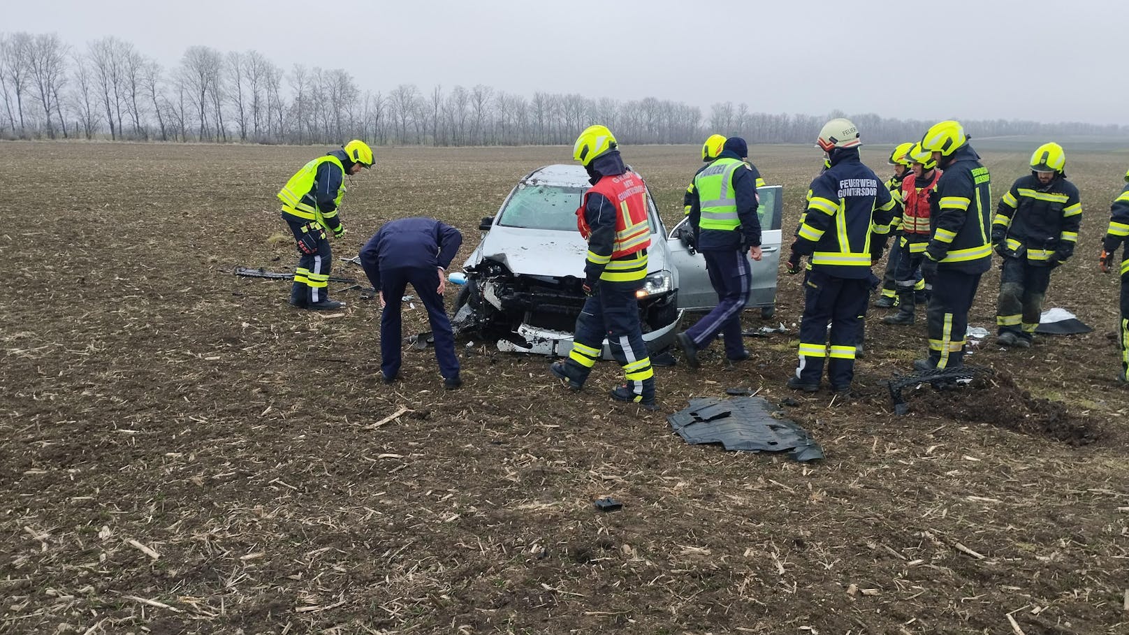 Schwerer Unfall beim Kreisverkehr am Ende der S3 bei Guntersdorf 