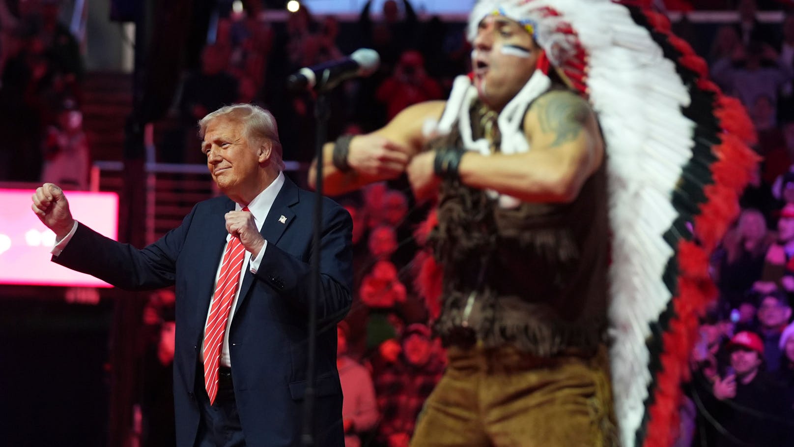 Y.M.C.Oje! Hier tanzt Trump mit den Village People