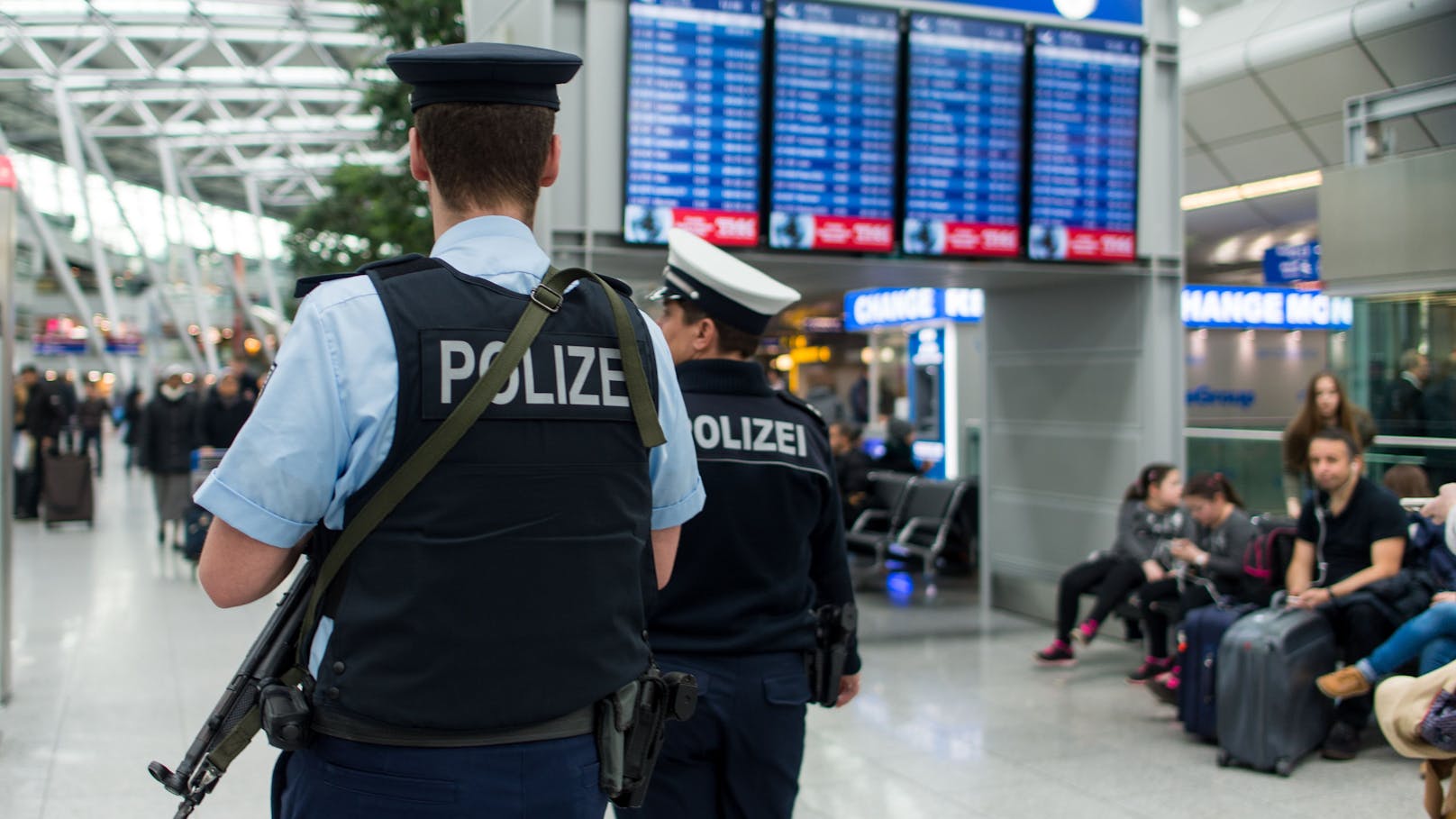 Österreicher am Flughafen Düsseldorf festgenommen