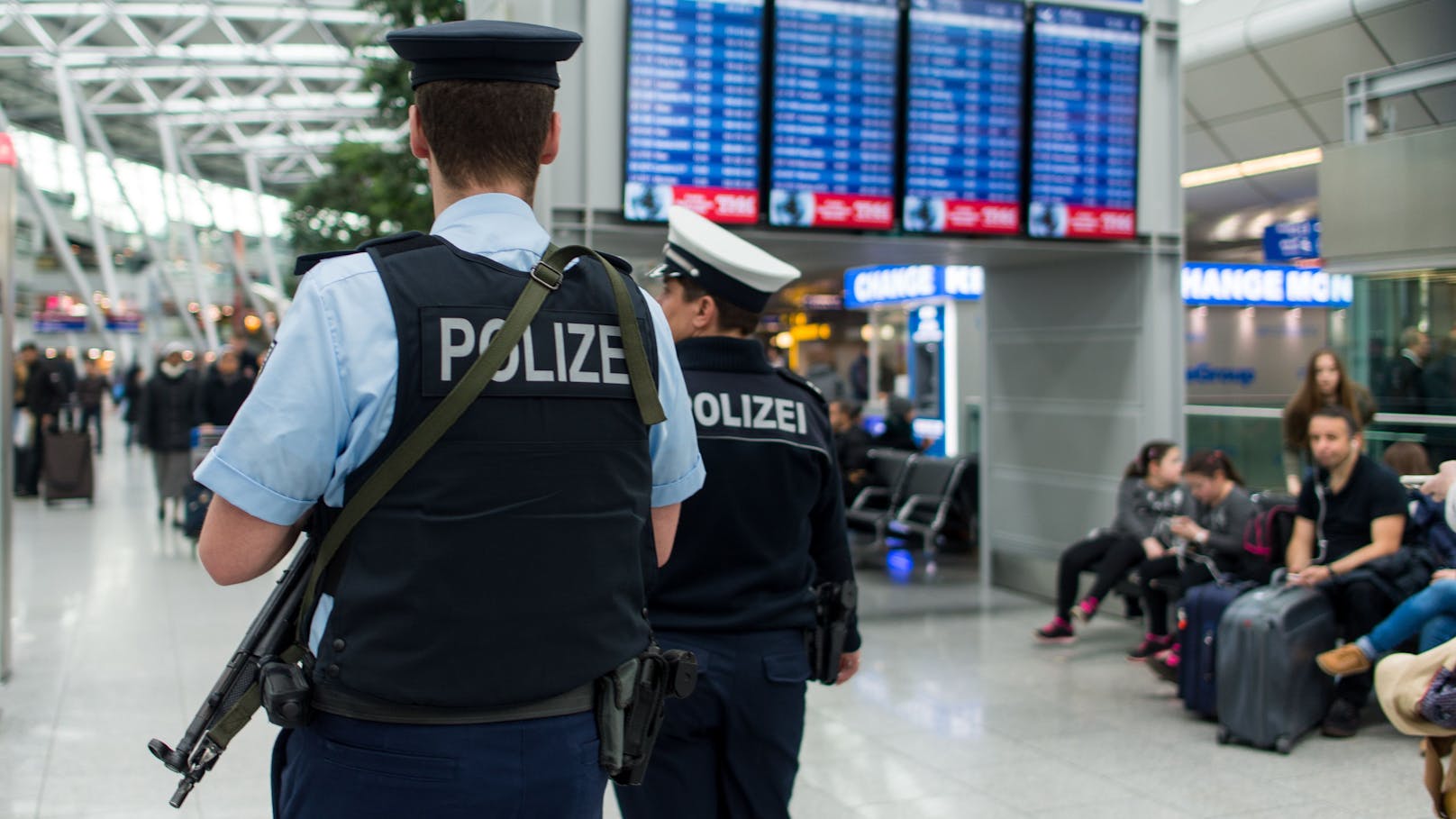 Österreicher am Flughafen Düsseldorf festgenommen