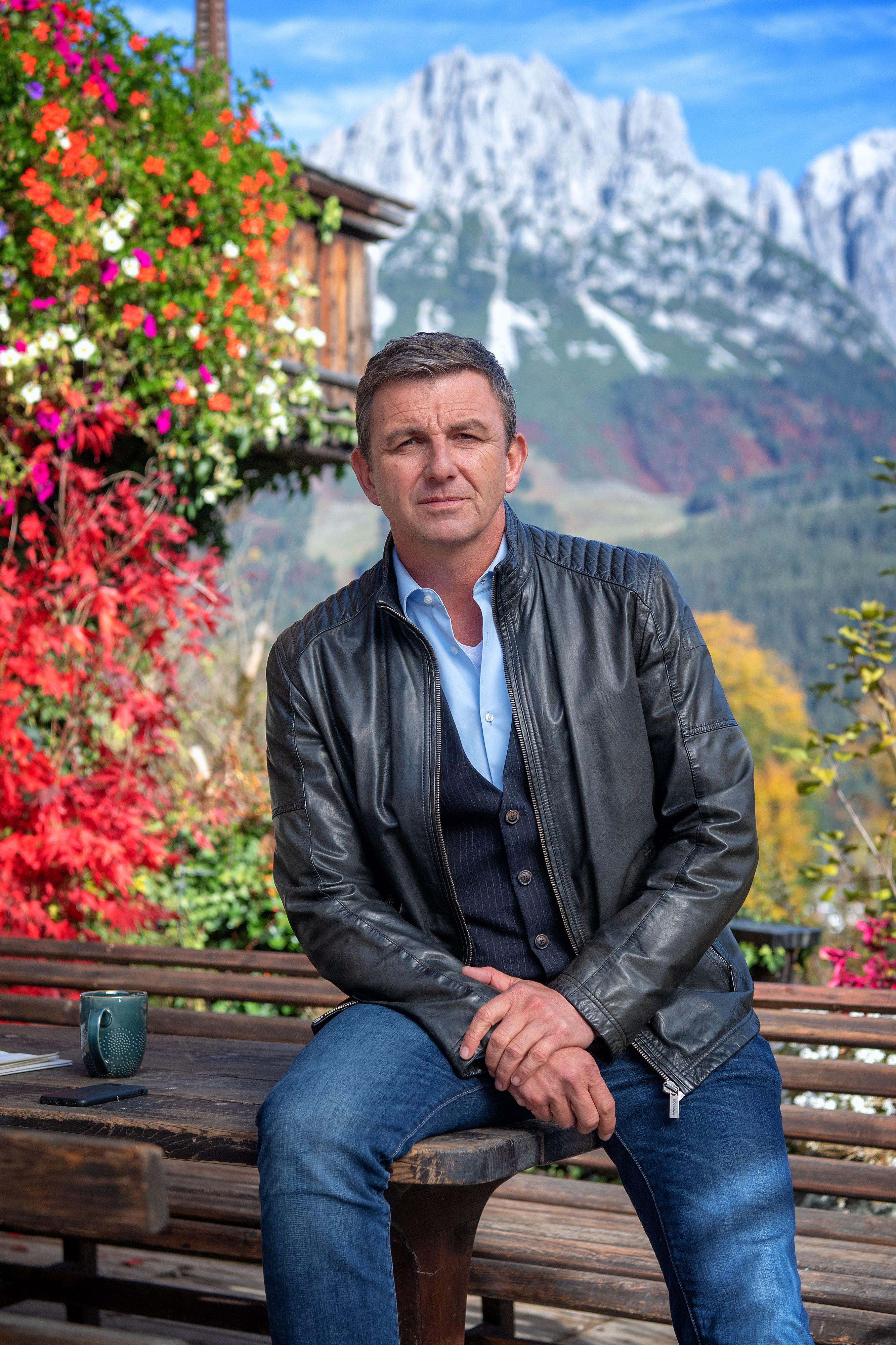 Schauspieler Hans Sigl während der Dreharbeiten der Serie 