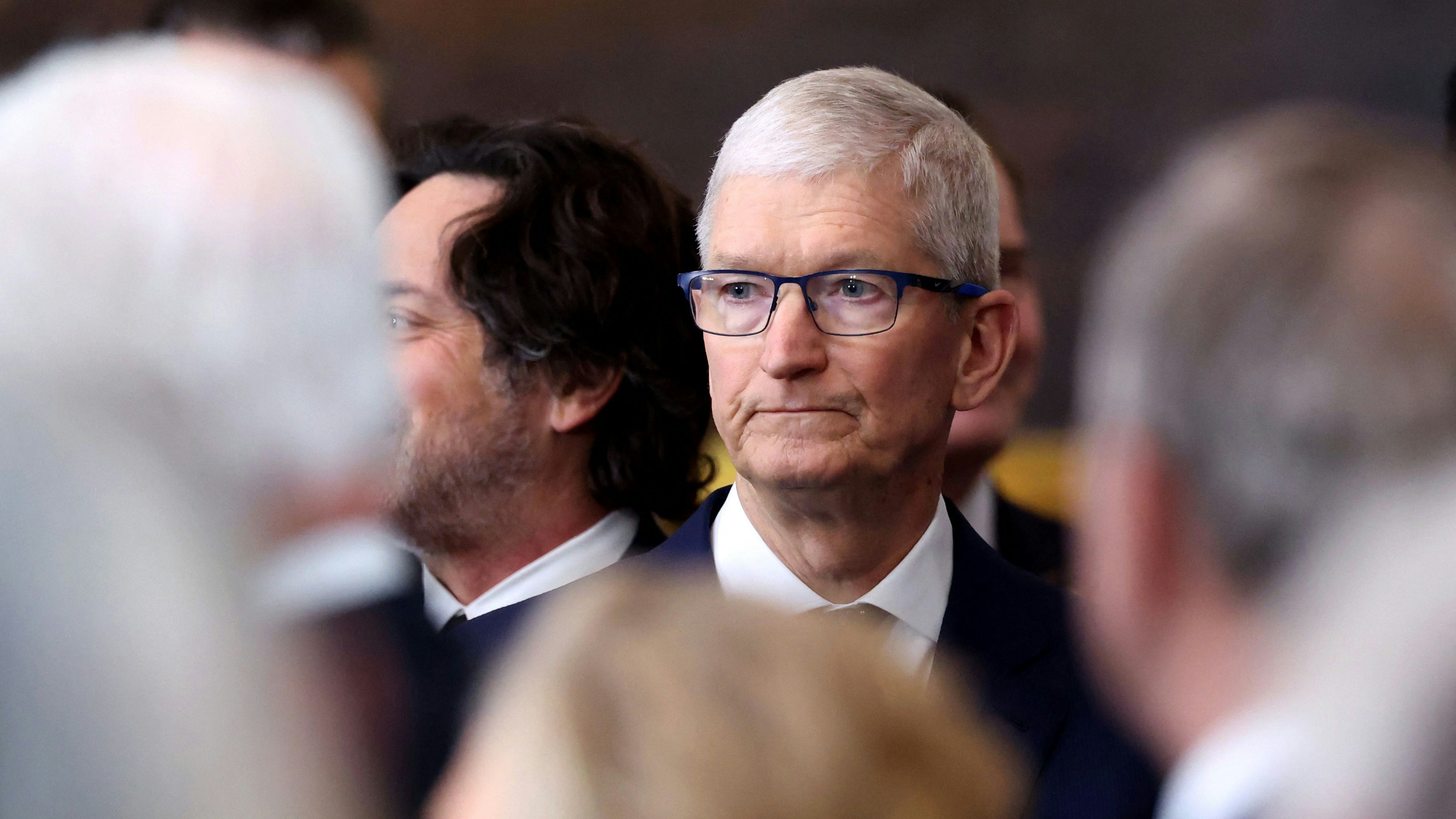 Tim Cook, CEO von Apple und Mitglied im "Club der Millionenspender", und live dabei