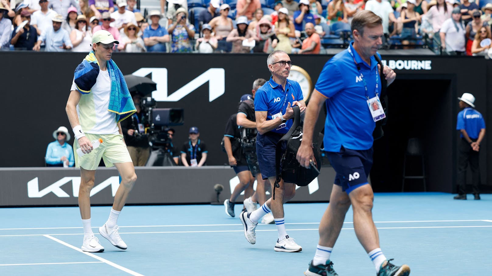 Zitternder Sinner sorgt für Tennis-Drama