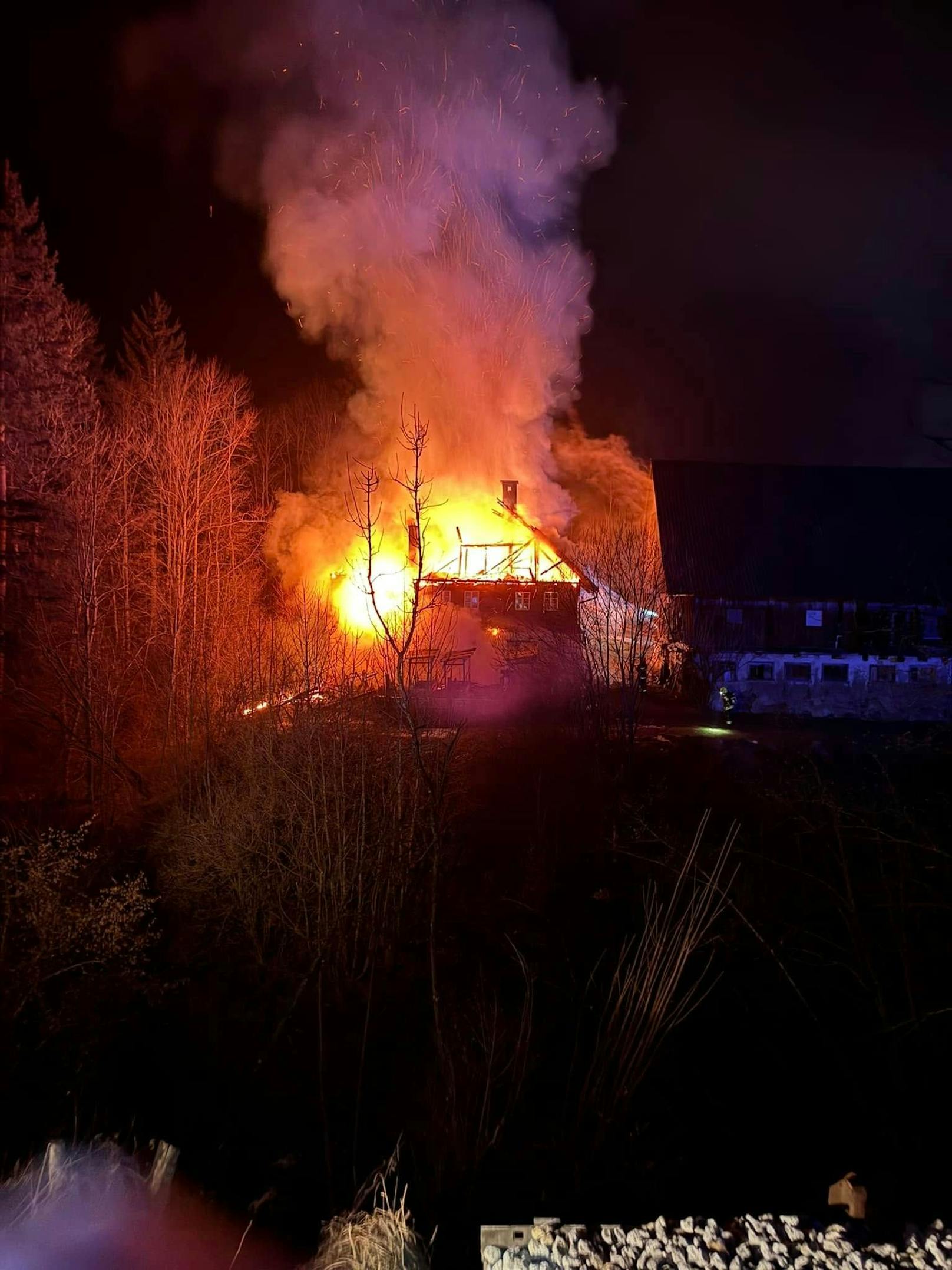 Das Einfamilienhaus stand im Vollbrand.