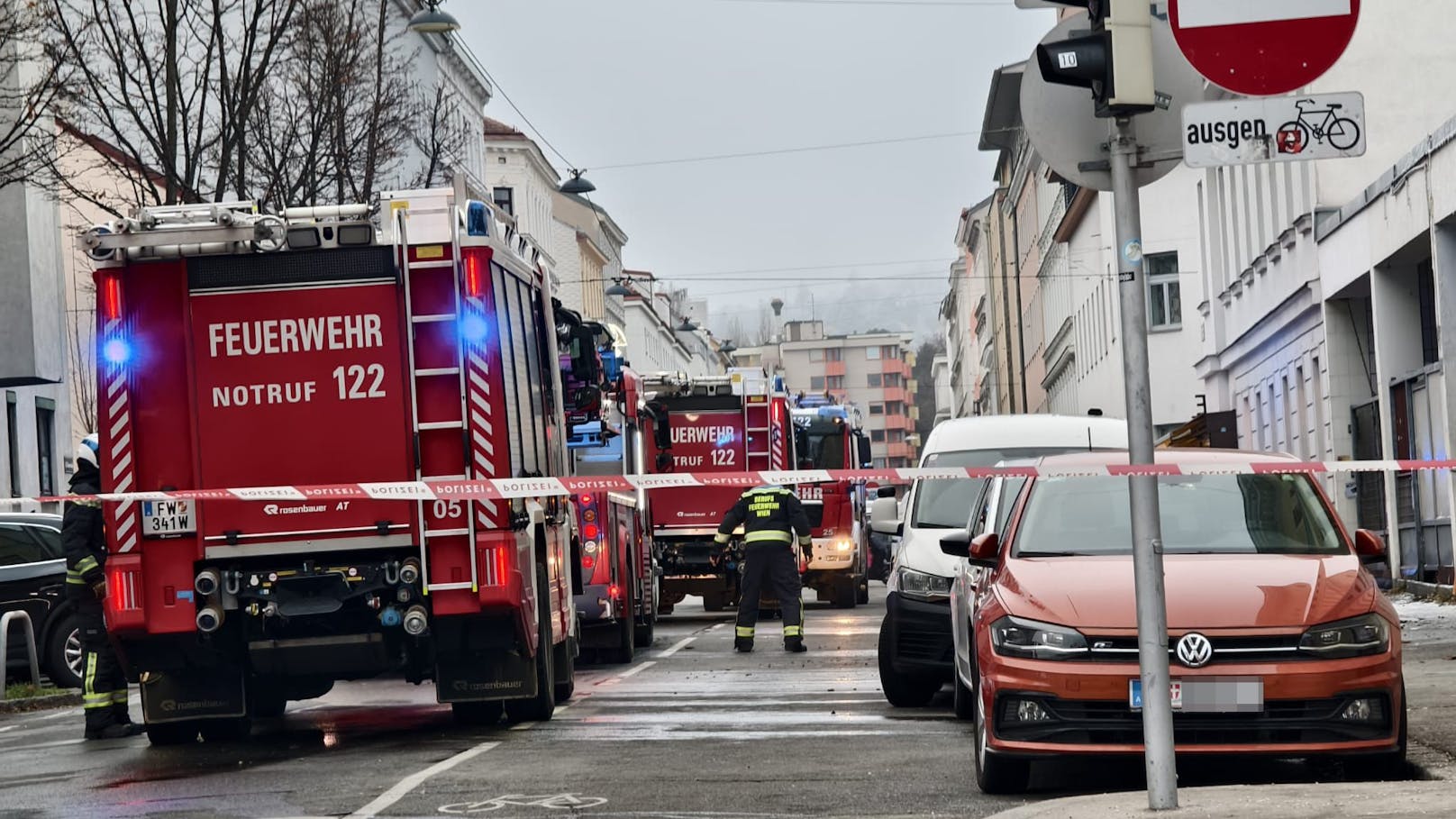 Großeinsatz! Wiener rettet sich aus brennender Wohnung