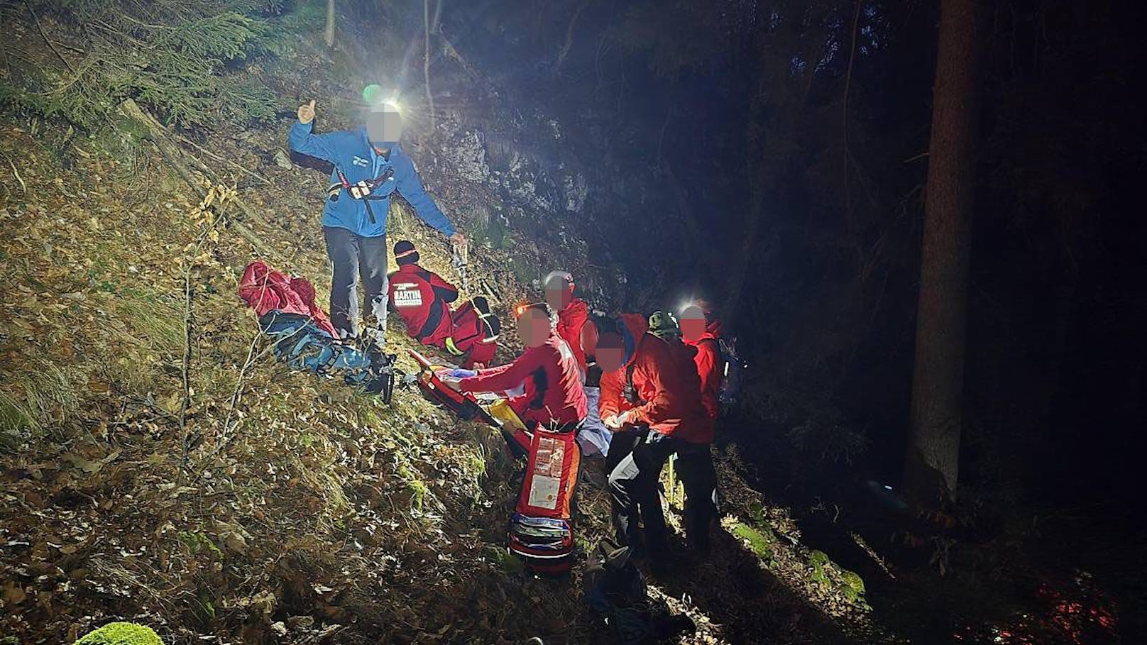 Familie geht wandern – da passiert schweres Unglück