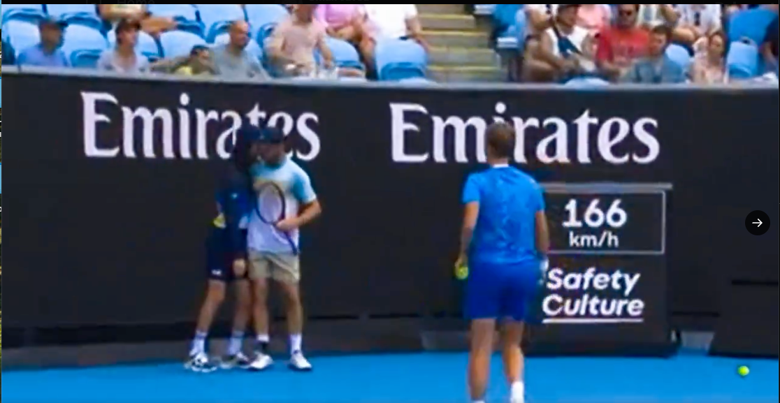 Der Junge wurde von Tim Pütz aufgefangen.