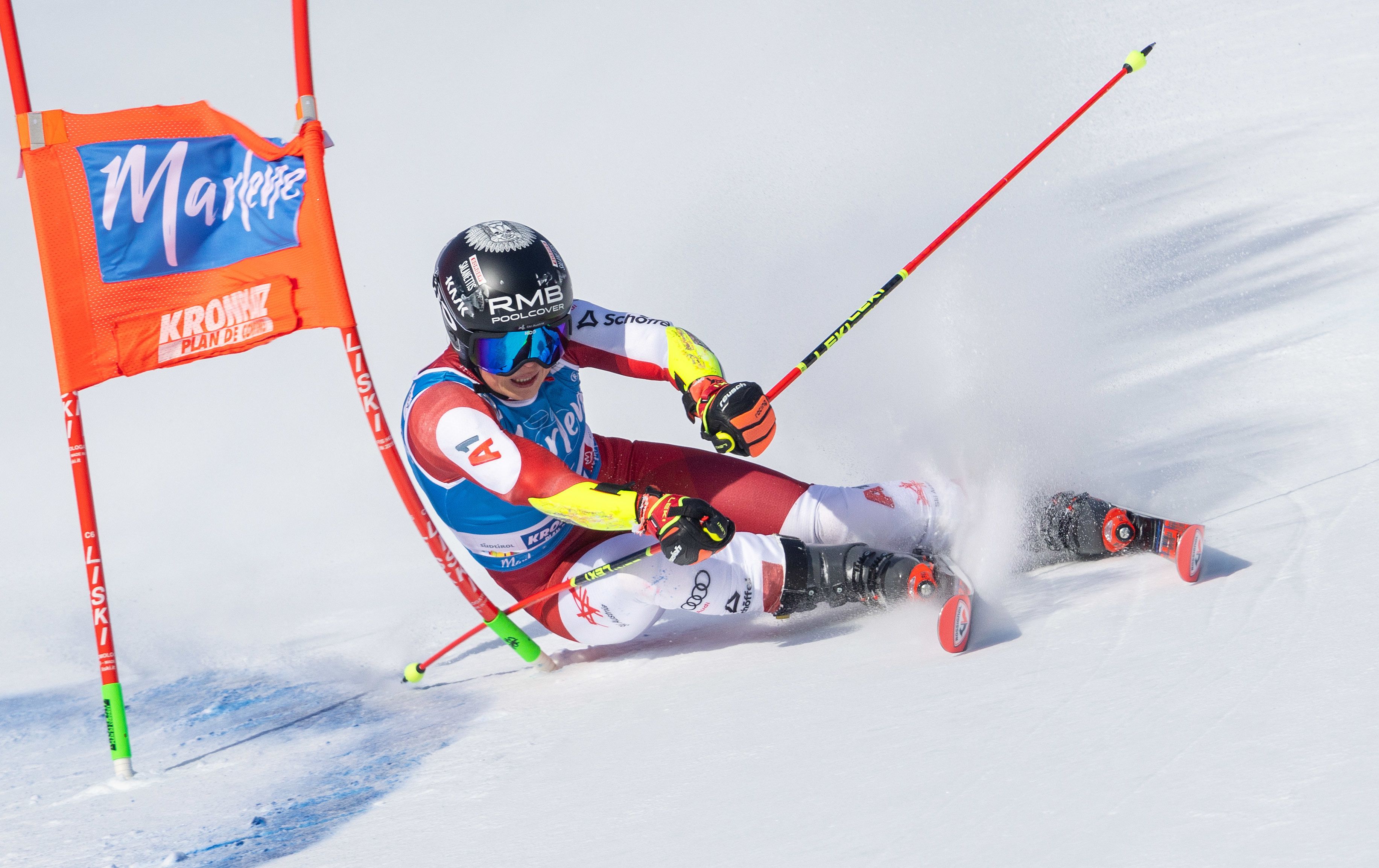 Julia Scheib stürzt mit Top-Zwischenzeit.