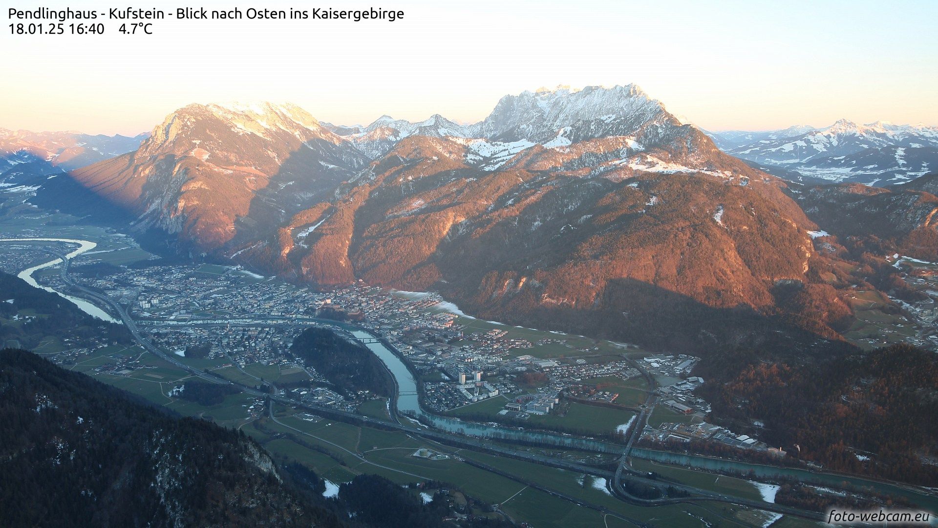 Pendlinghaus – Kufstein, Blick nach Osten ins Kaisergebirge