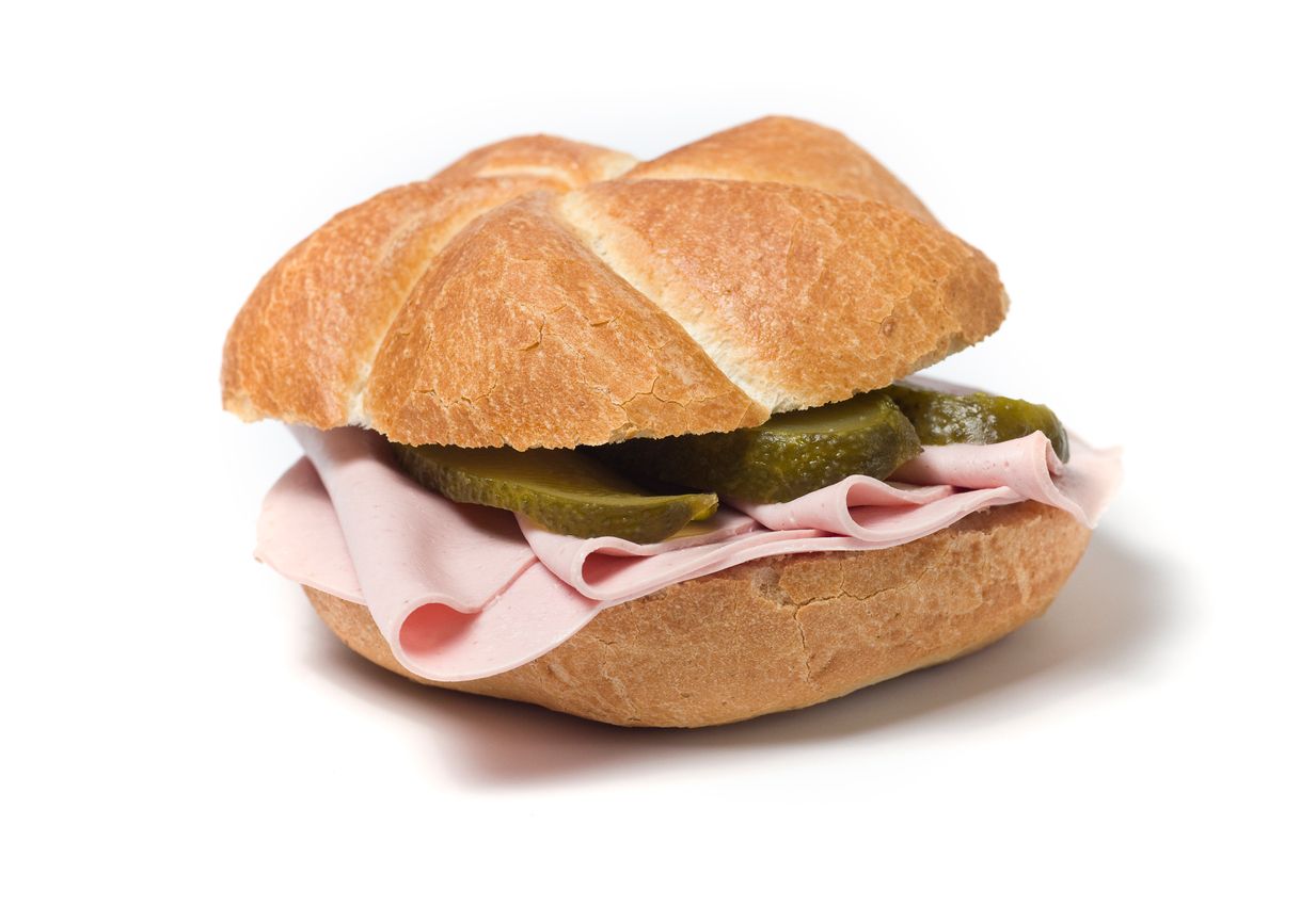 Das Semmerl mit Wurst ist Österreichs beliebtester Jausensnack.