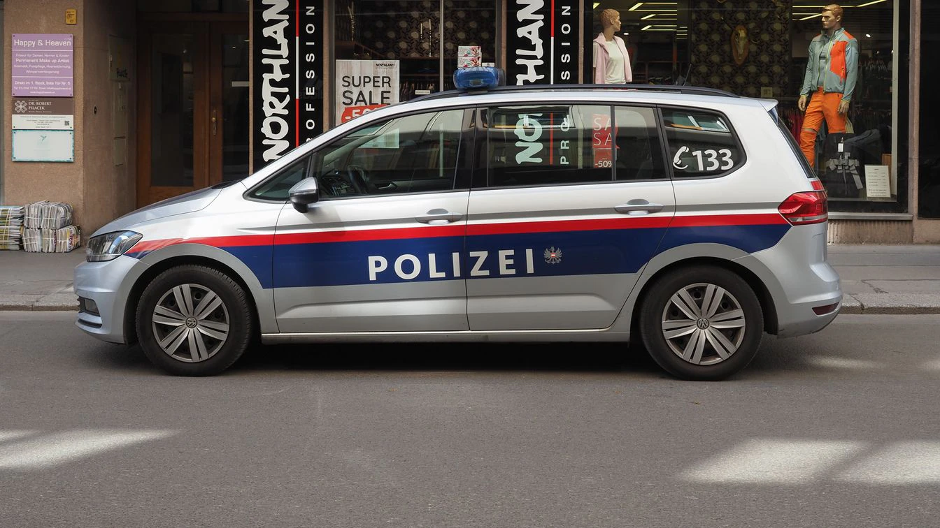 Eine Frau steht im Verdacht, versucht zu haben, ein Polizeiauto in Wien anzuzünden. Symbolbild. 