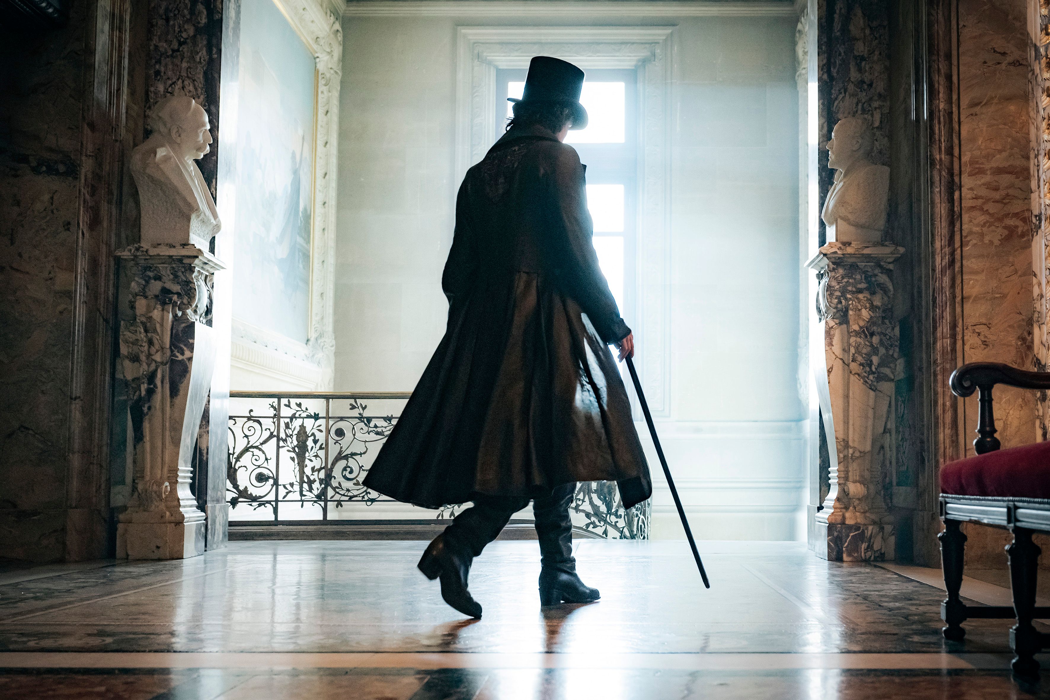 Pierre Niney als Edmond Dantès.