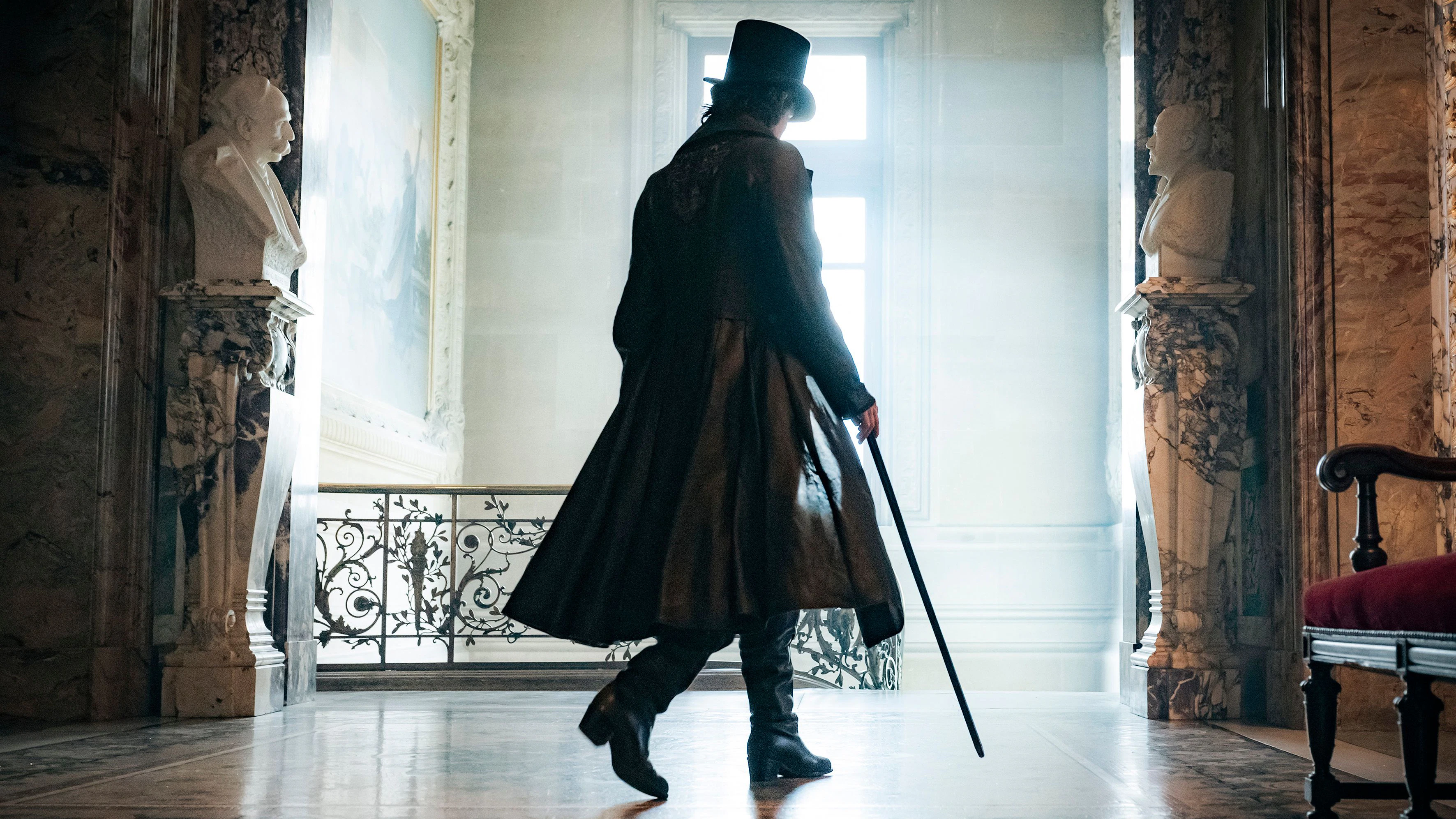 Pierre Niney als Edmond Dantès