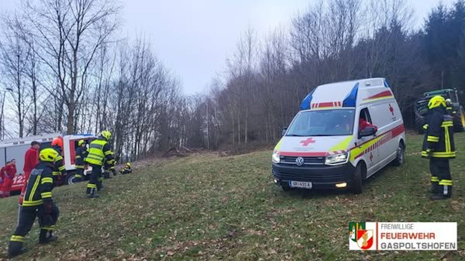 Forstarbeiter aus steilem Gelände gerettet