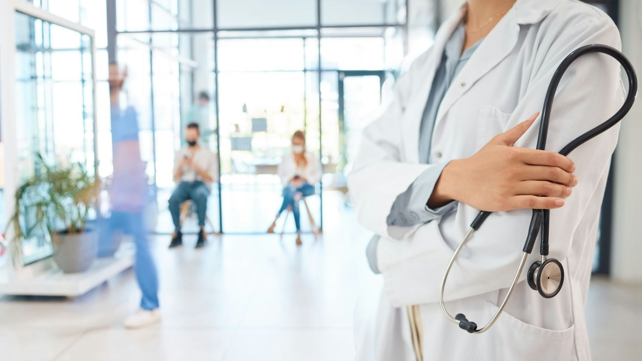 Derzeit wird ein Vorschlag der Wirtschaftskammer diskutiert - wer unter drei Tagen krank ist, soll Urlaub nehmen.