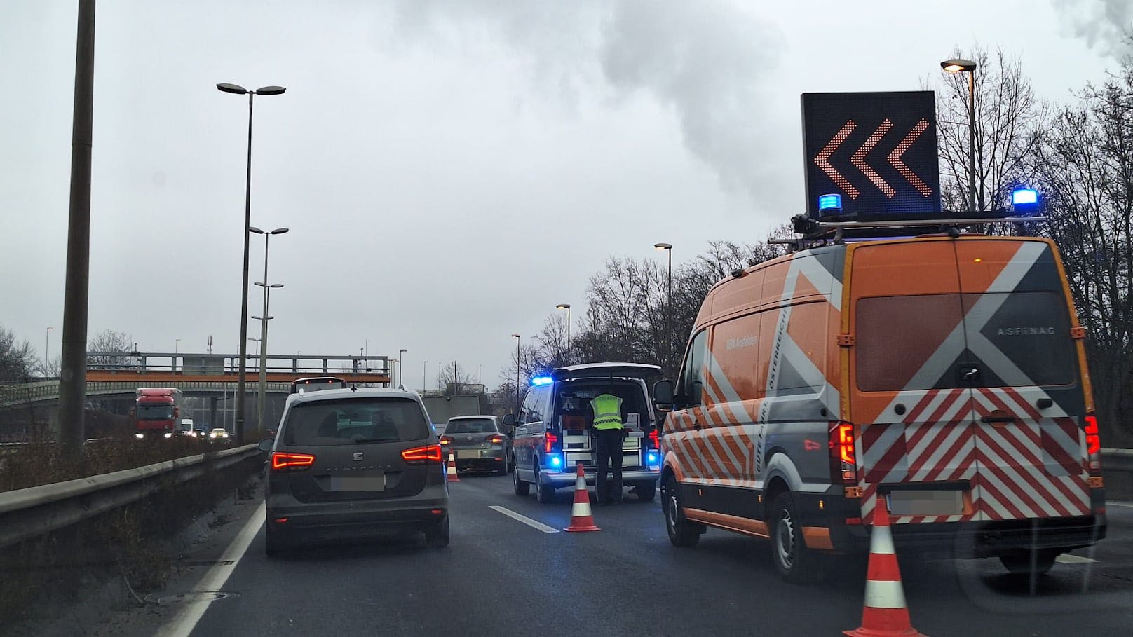 Der Grund für die Wartezeit war ein Unfall auf der A7 bei der Abfahrt Industriezeile.