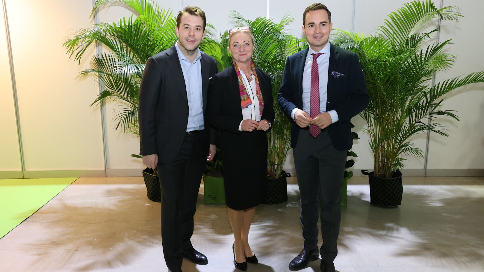 FPÖ-Nationalratsabgeordneter <strong>Maximilian Weinzierl</strong>, Wirtschaftsmastermind <strong>Barbara Kolm</strong> und Klubobmann <strong>Maximilian Krauss</strong> (FP).