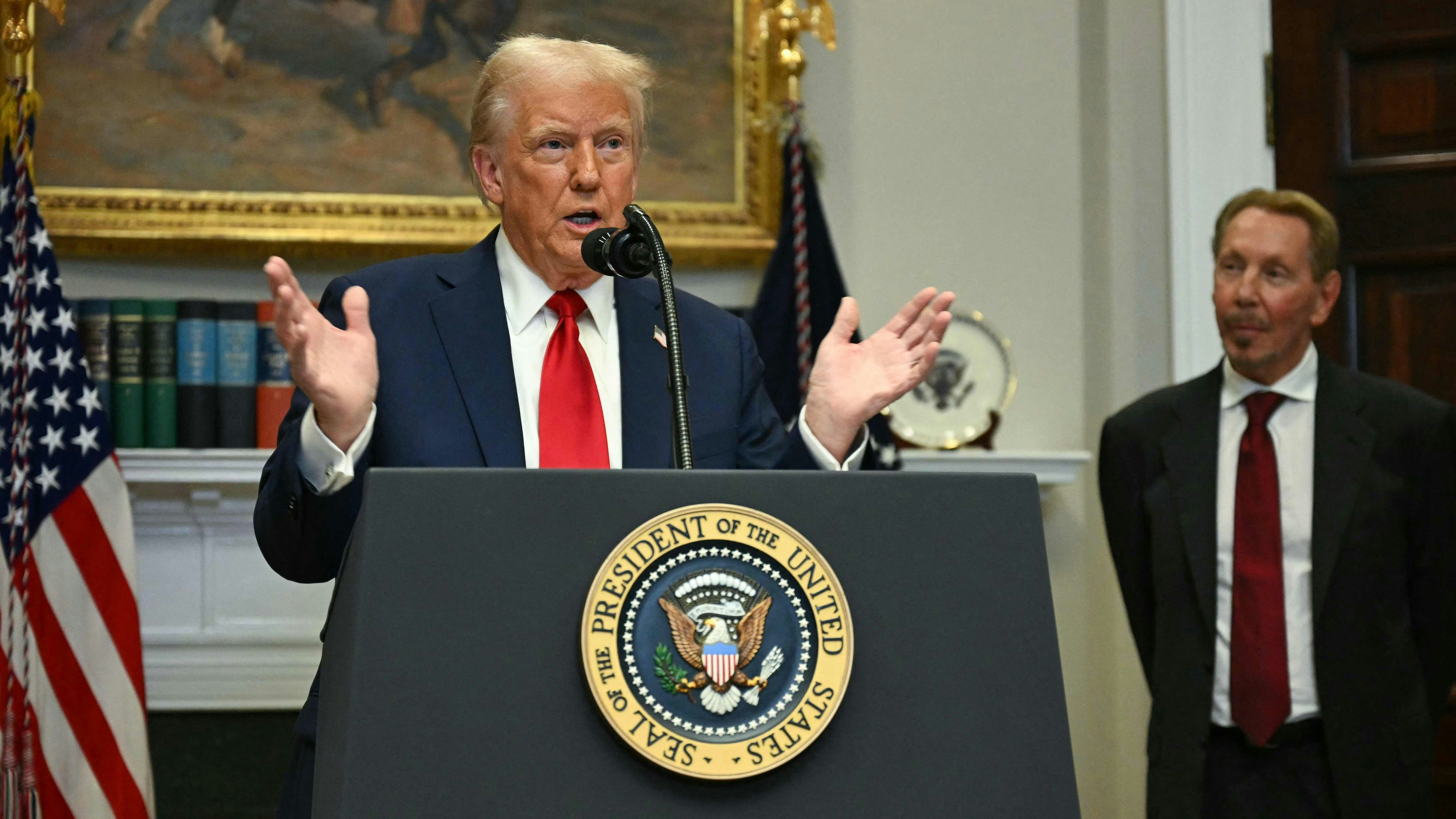 Donald Trump bei seiner ersten Pressekonferenz im Amt im Roosevelt Room des Weißen Hauses