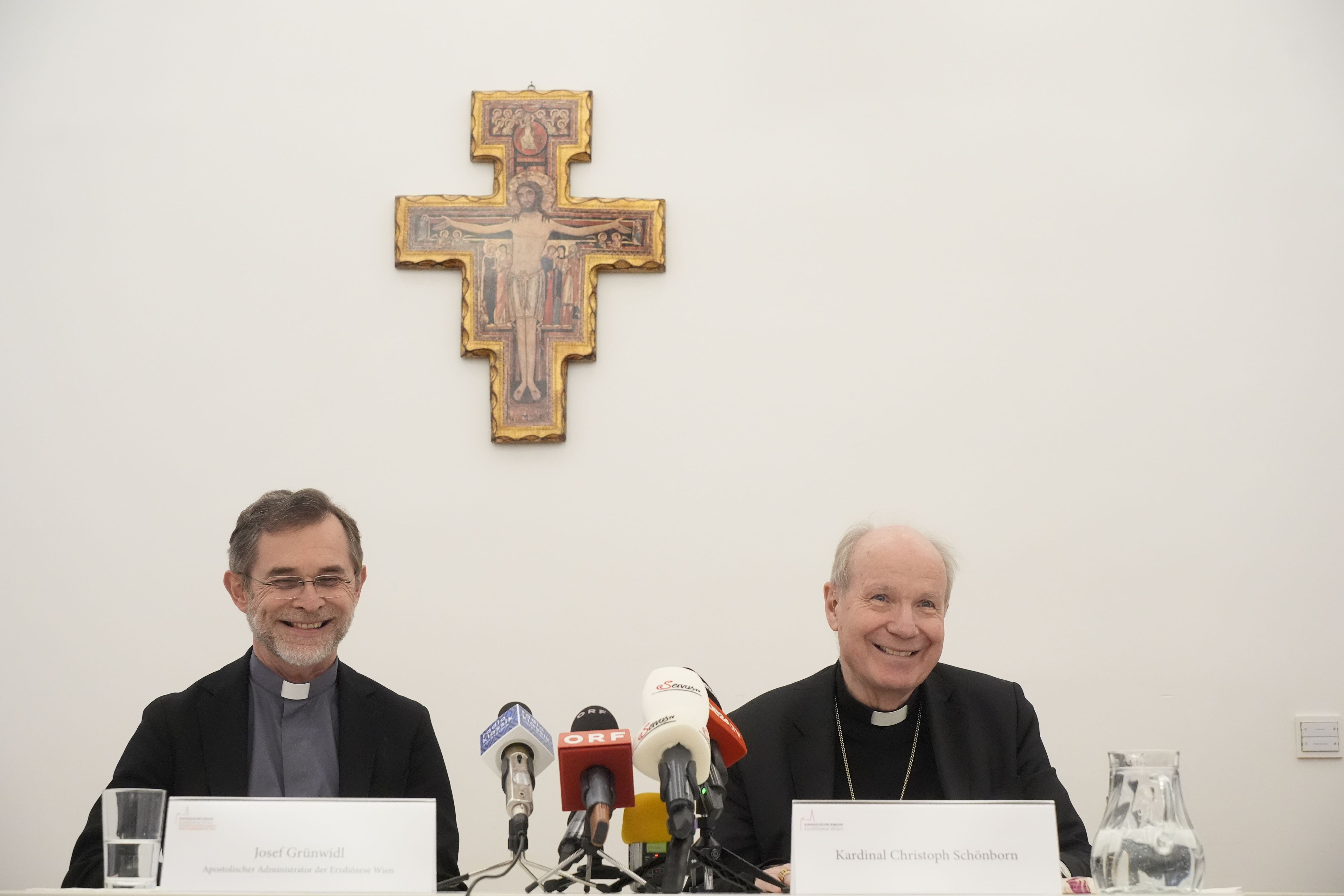 Christoph Schönborn (l.) weiht am Samstag Josef Grünwidl zu seinem Nachfolger.