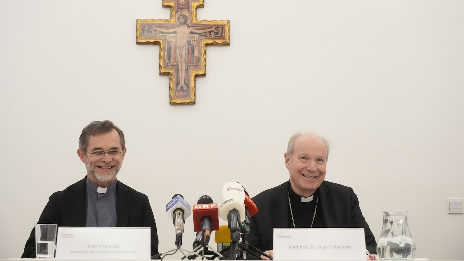 "Papst Frankziskus hat meine Verlängerung der Amtszeit mit dem heutigen 80. Geburtstag beendet. Ich bin also heute am Morgen als emeritierter Erzbischof aufgewacht", erklärte Schönborn im Rahmen einer Pressekonferenz.