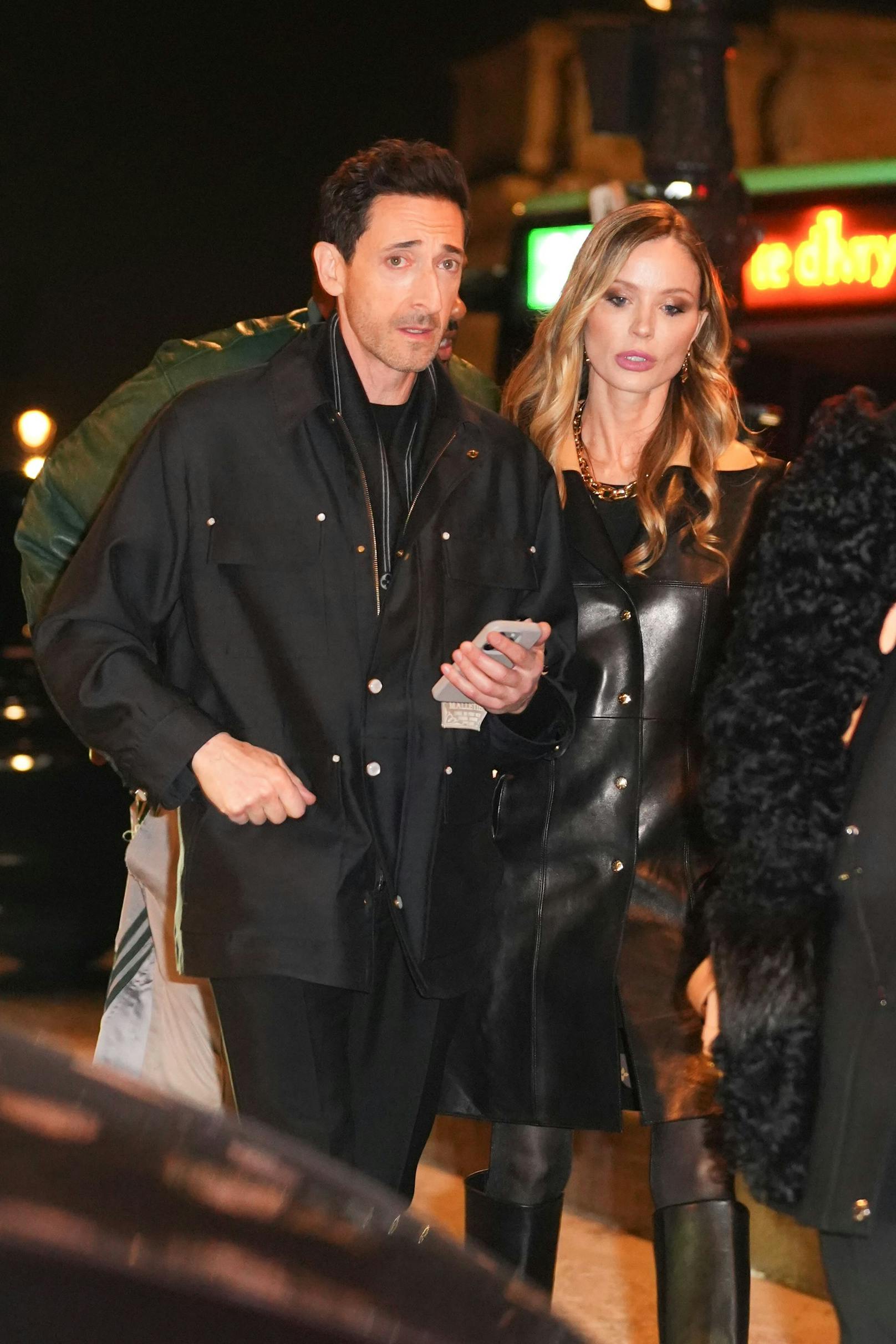 Schauspieler Adrien Brody mit Modedesignerin Georgina Chapman. Die beiden sind seit 2020 ein Paar.