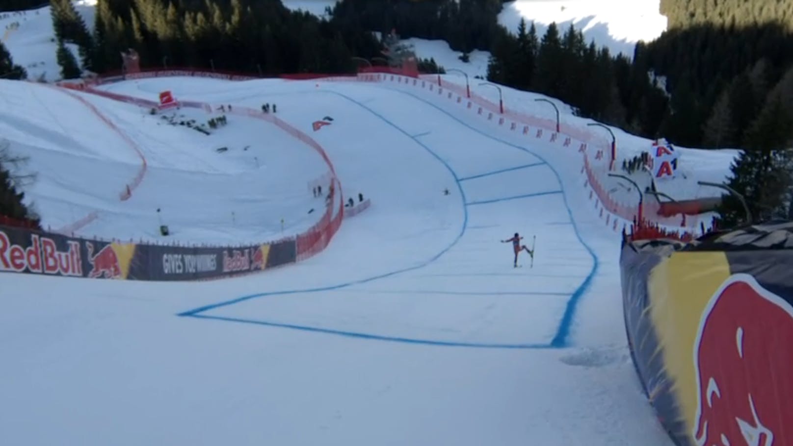 Kitz-Schreck! Crash, Ski schießt knapp an Drohne vorbei