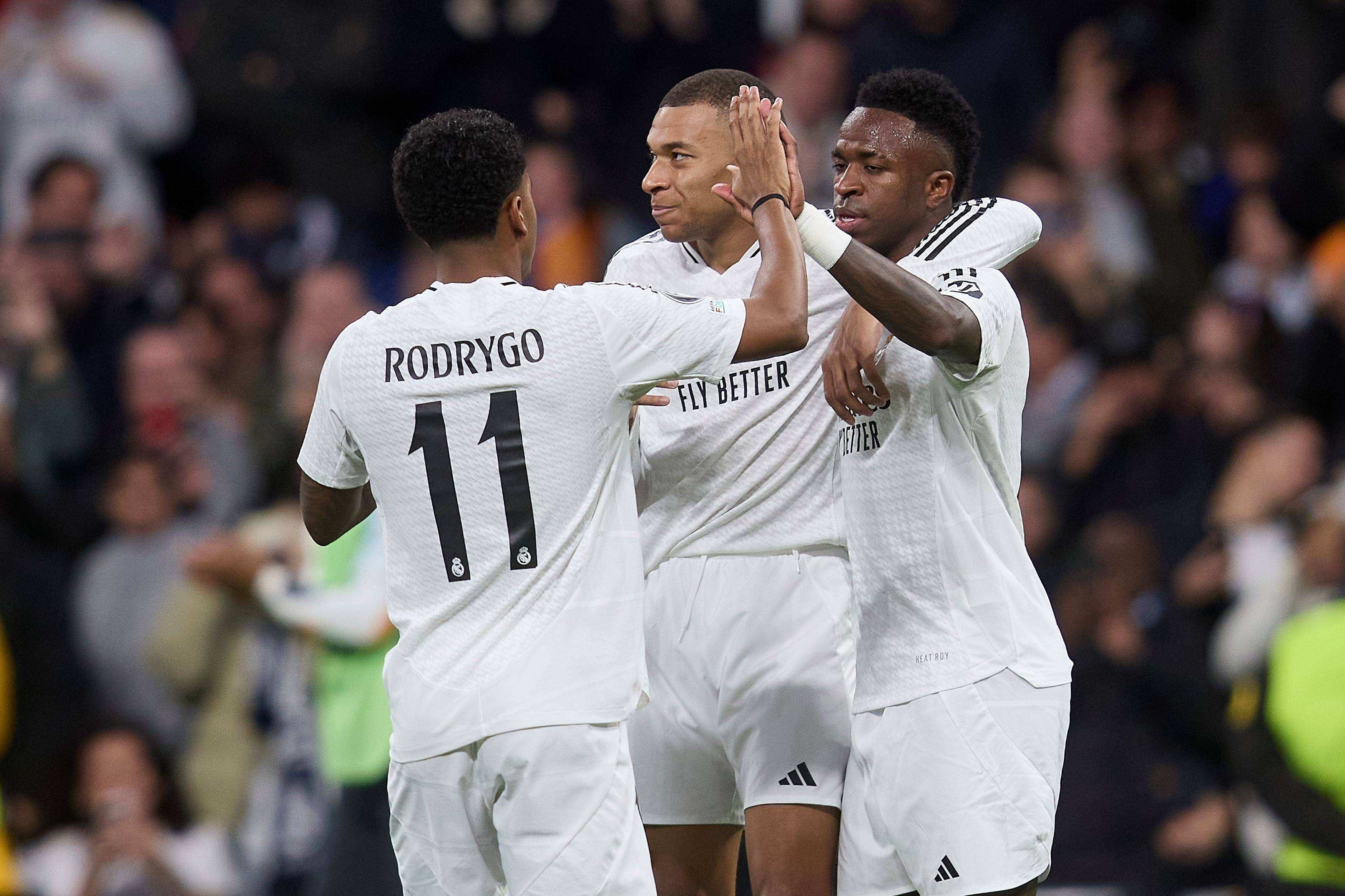 Real bejubelt den klaren Sieg gegen Red Bull Salzburg. 