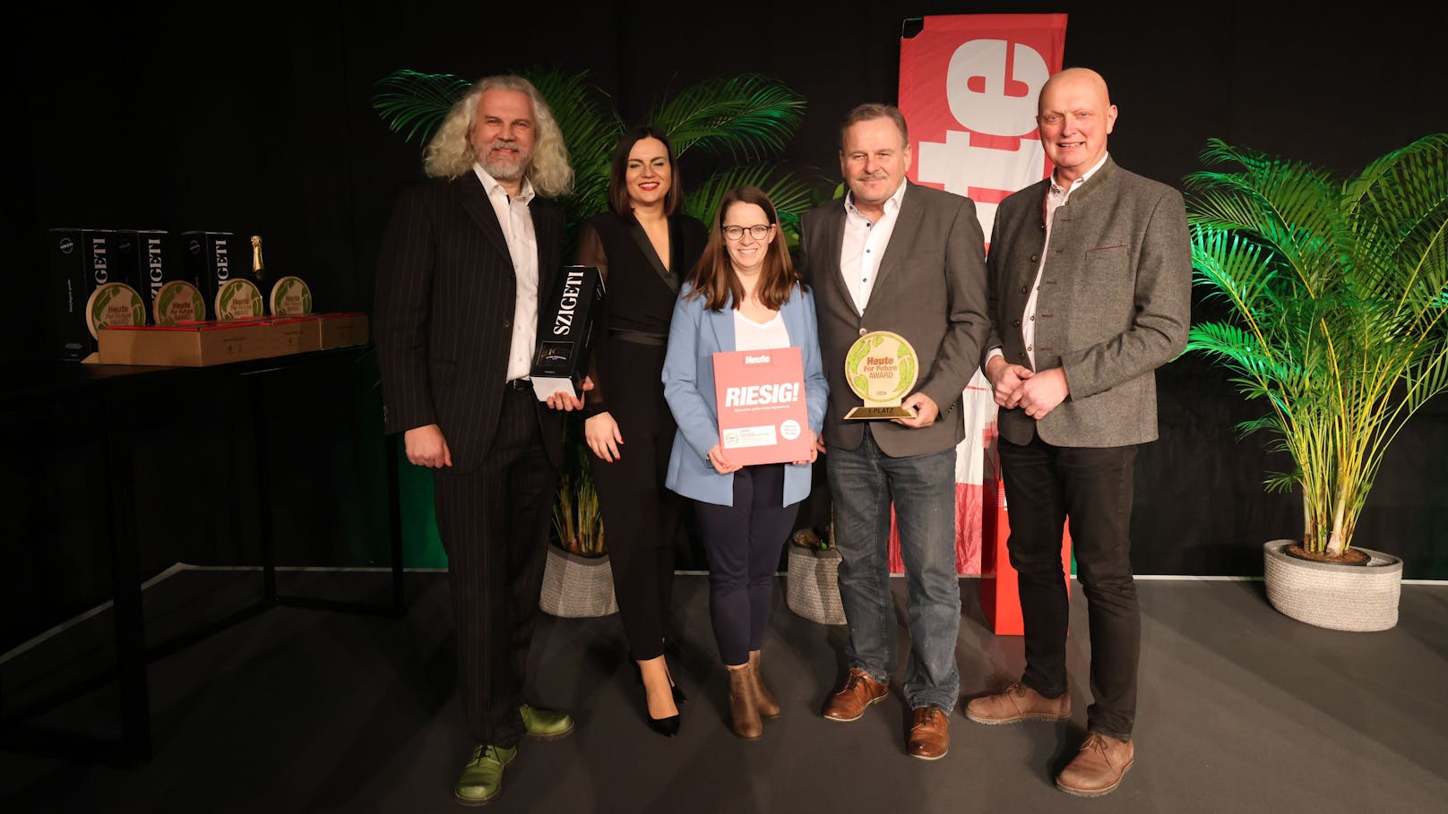 Die Preisträgerinnen und Preisträger der "Heute for Future"-Awards.