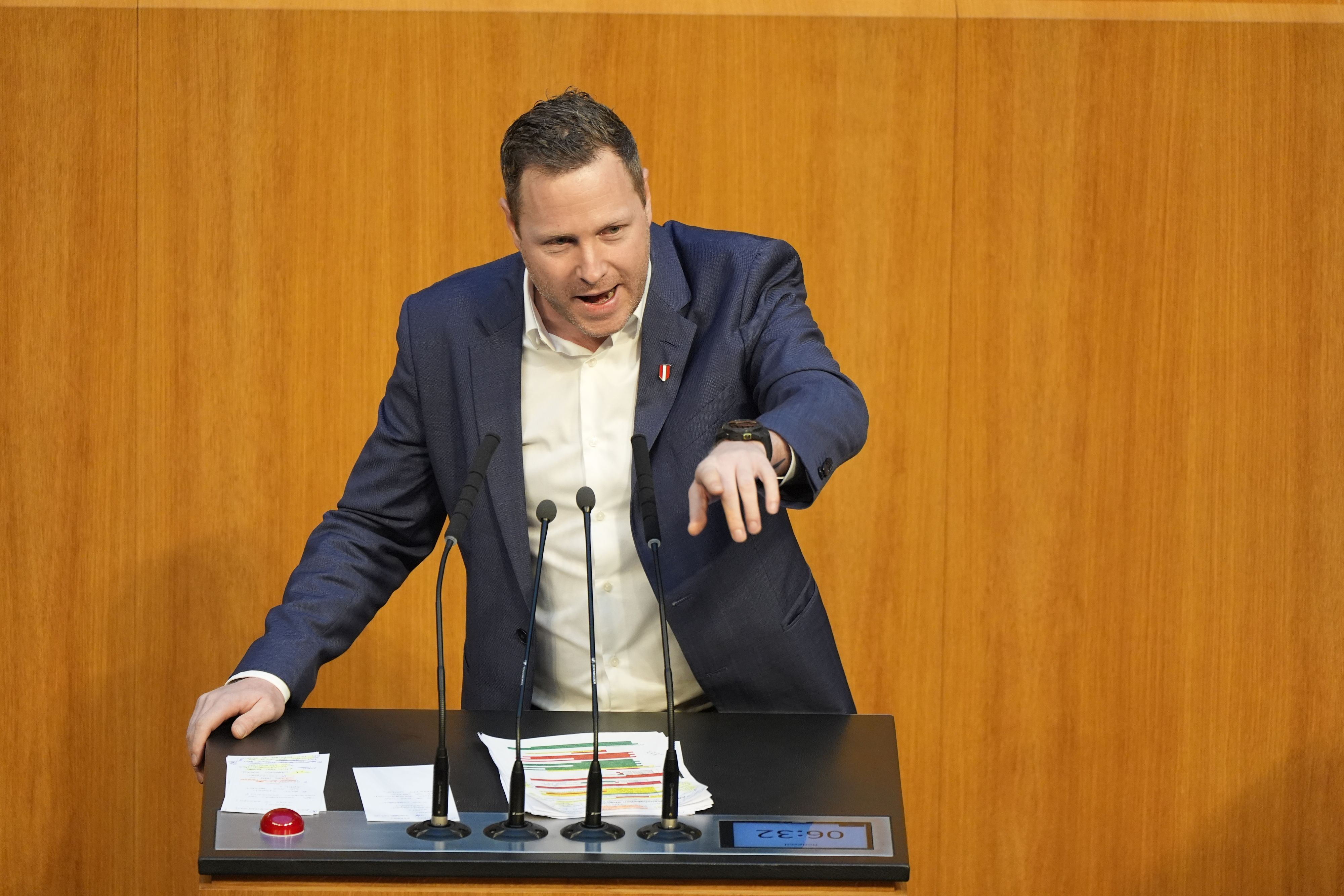 FPÖ-Generalsekretär Michael Schnedlitz übt scharfe Kritik an den Plänen der neuen Regierung.