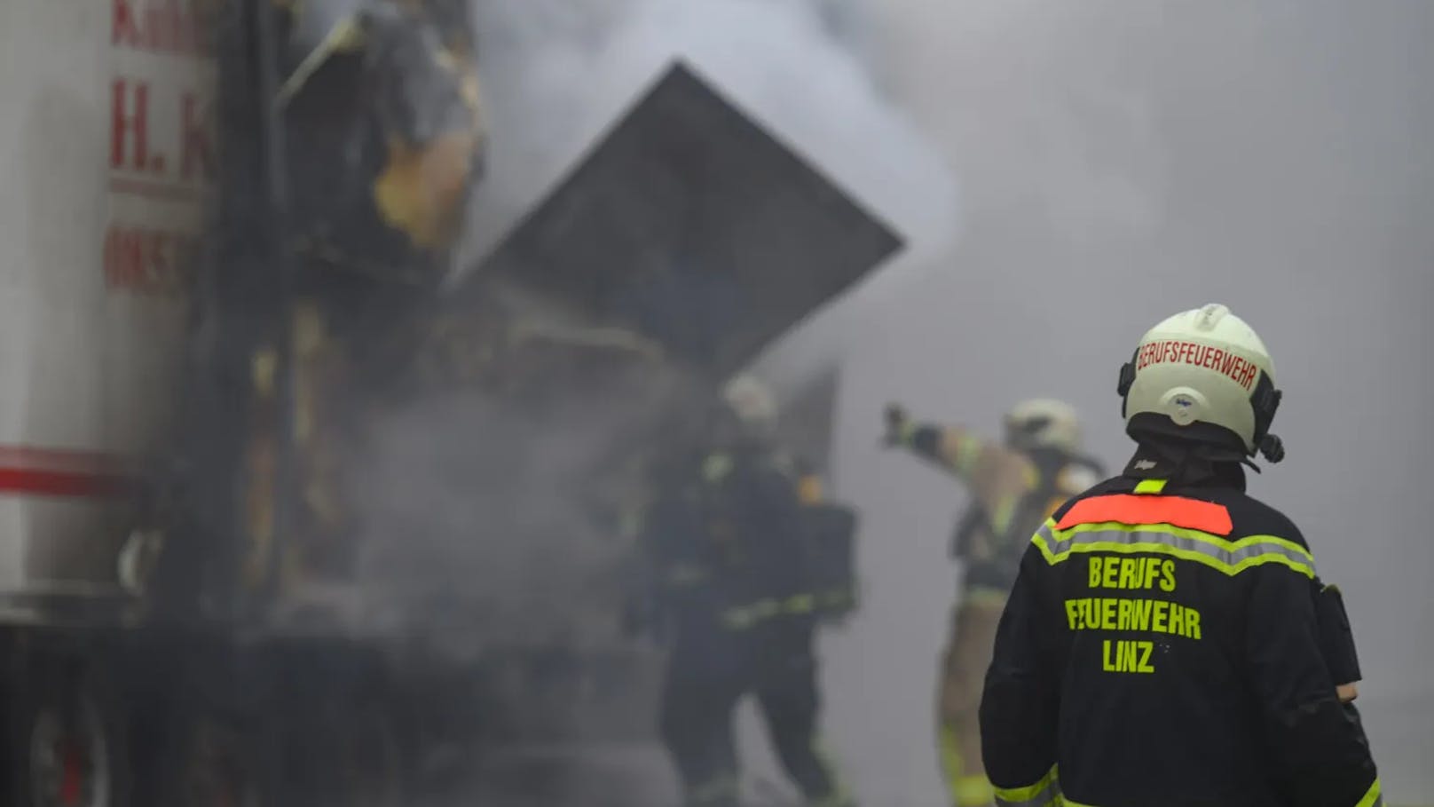 Das Feuer wurde umfassend bekämpft.