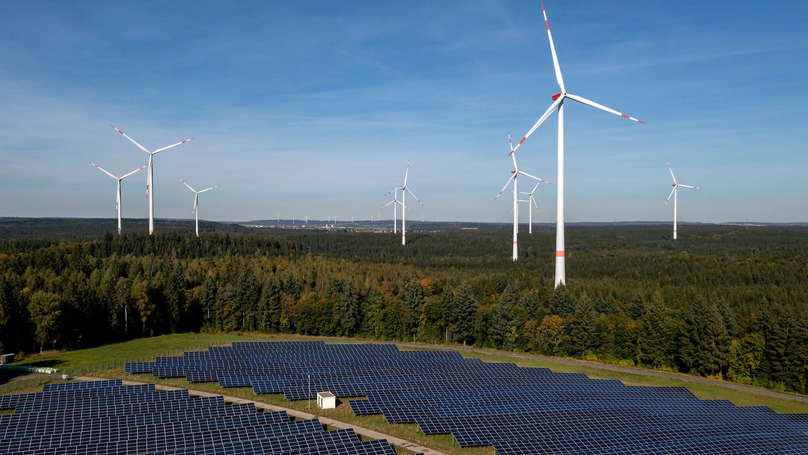 EU zieht Hälfte des Stroms aus erneuerbaren Energien