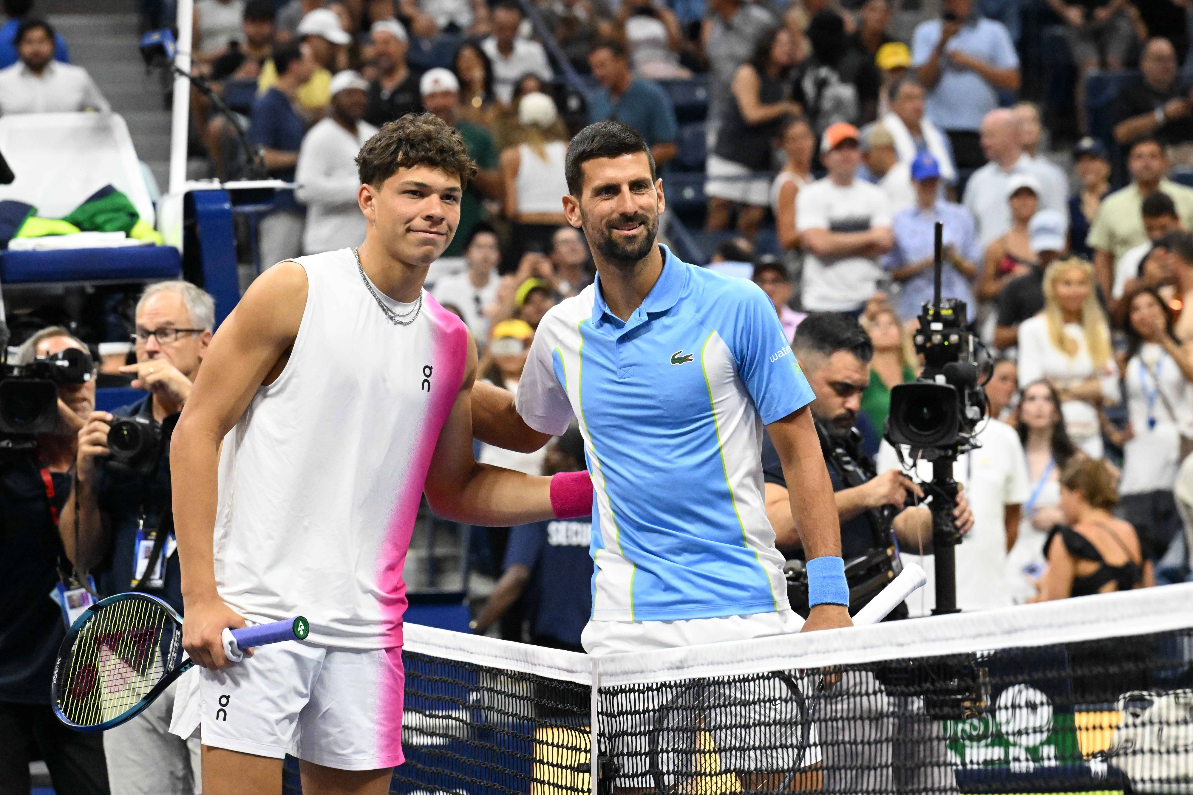 Ben Shelton stärkt Novak Djokovic den Rücken.